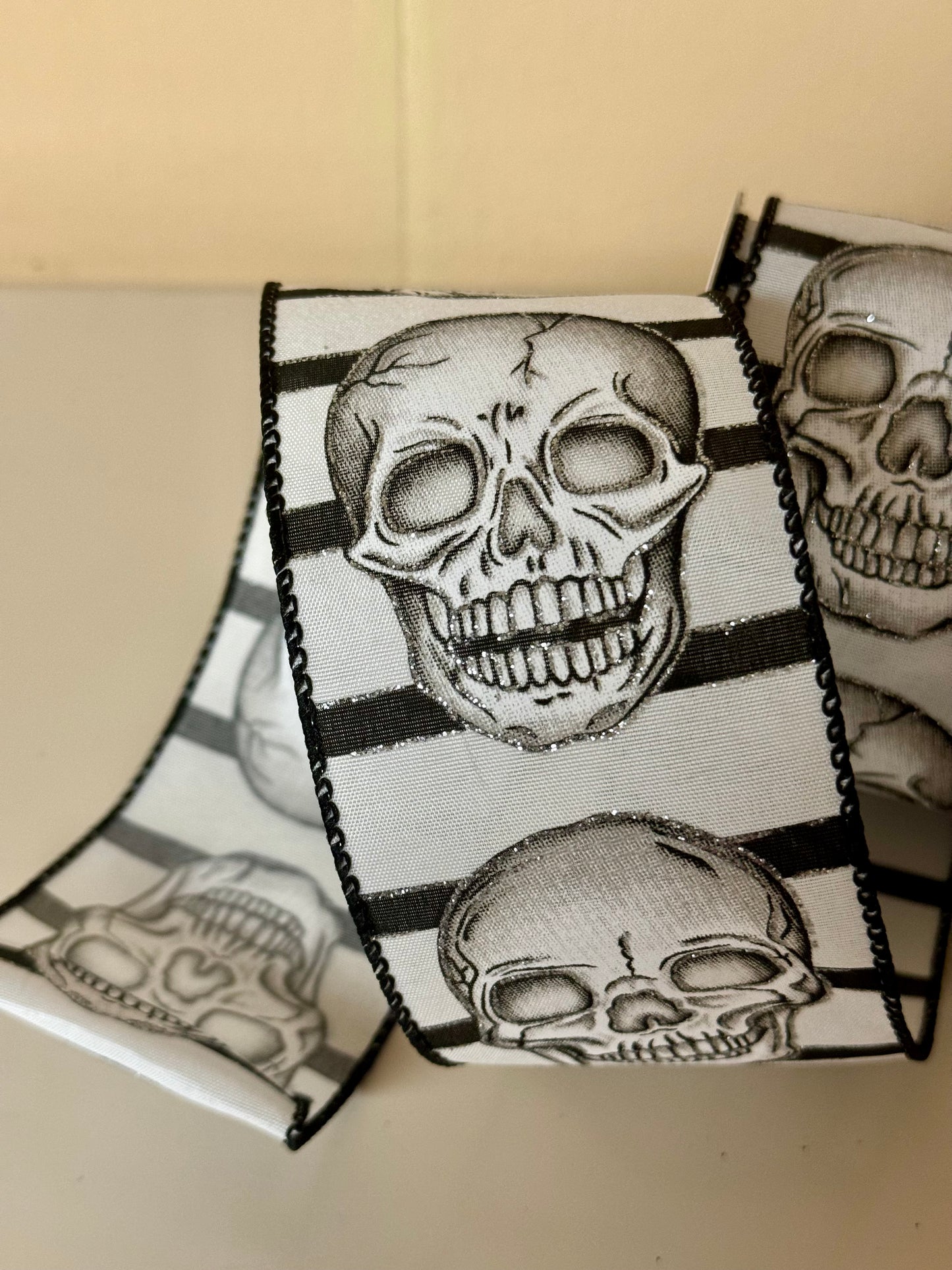 2.5 Inch By 10 Yard Black And White Skull Head Ribbon