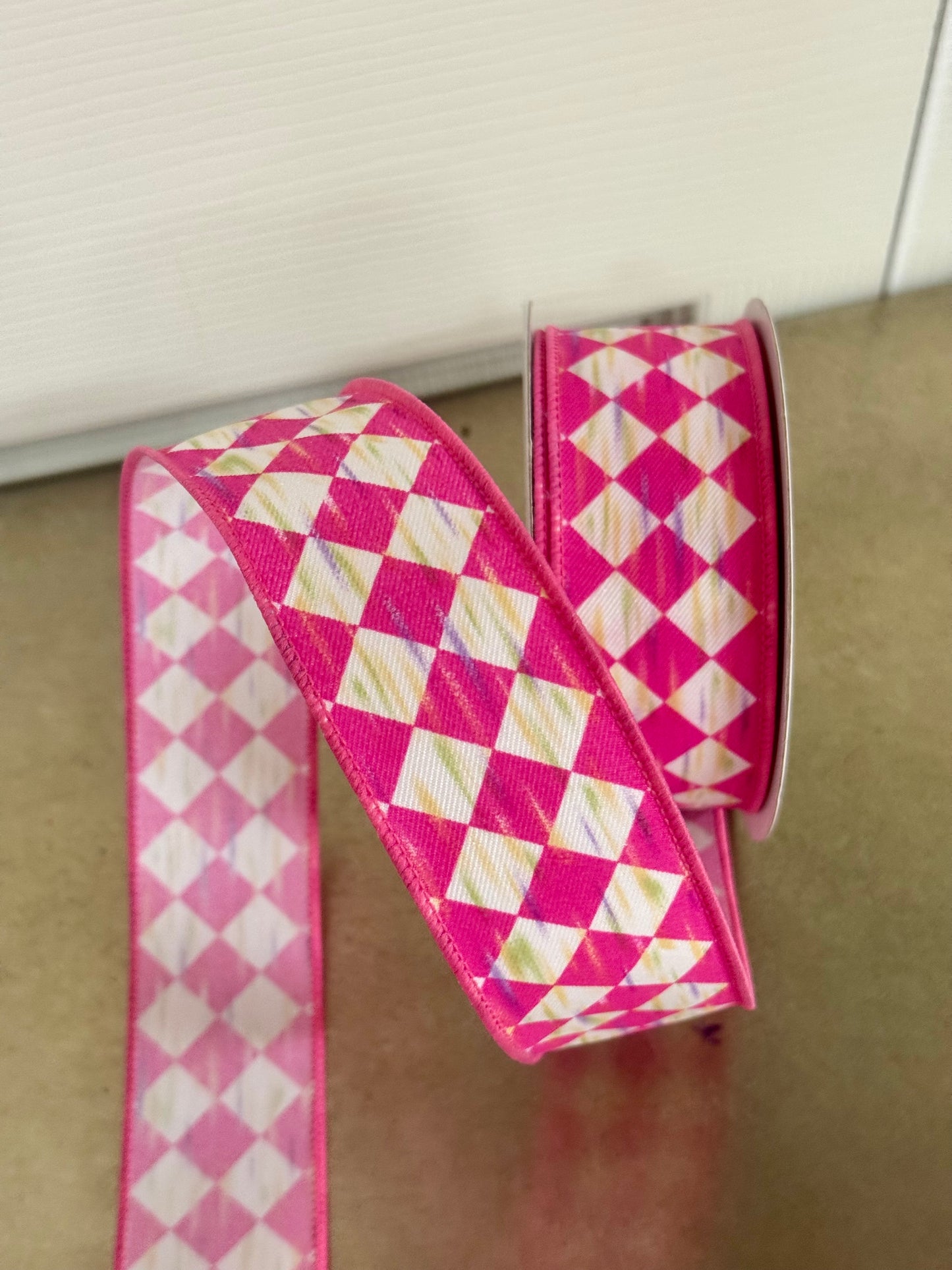 1.5 Inch By 10 Yard Hot Pink And White Antique Diamond Ribbon