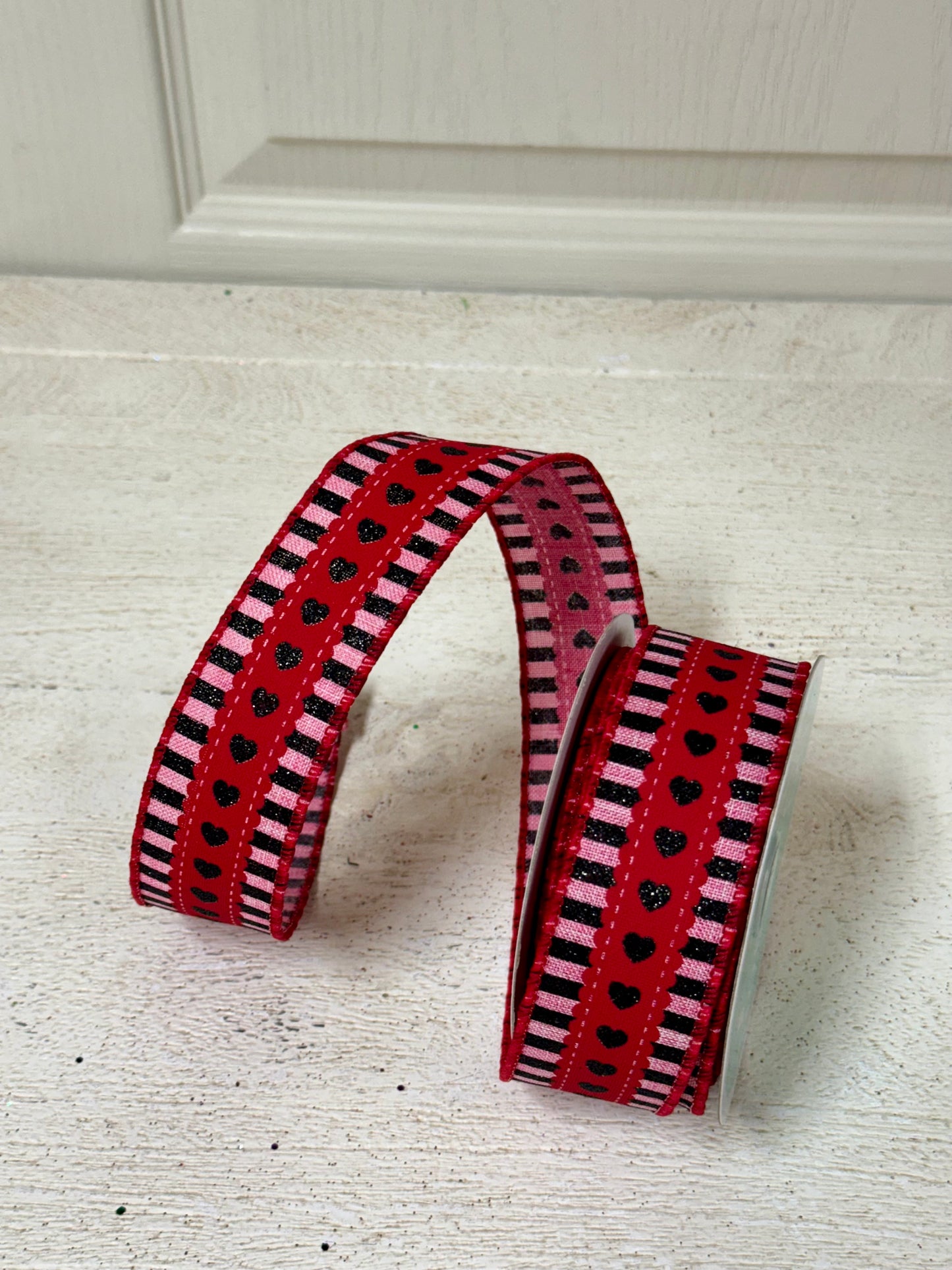 1.5 Inch By 10 Yard Black Red And Pink Scallop Hearts Ribbon