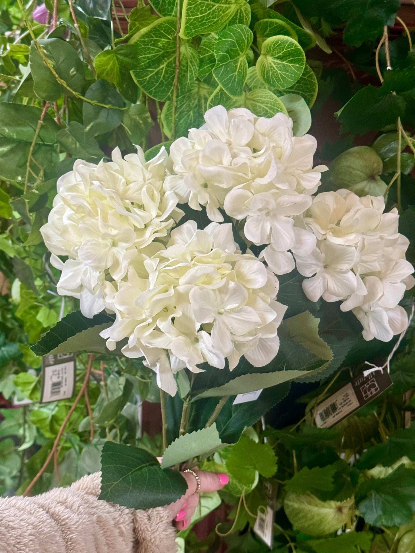 20.5 Inch White Hydrangea Bush