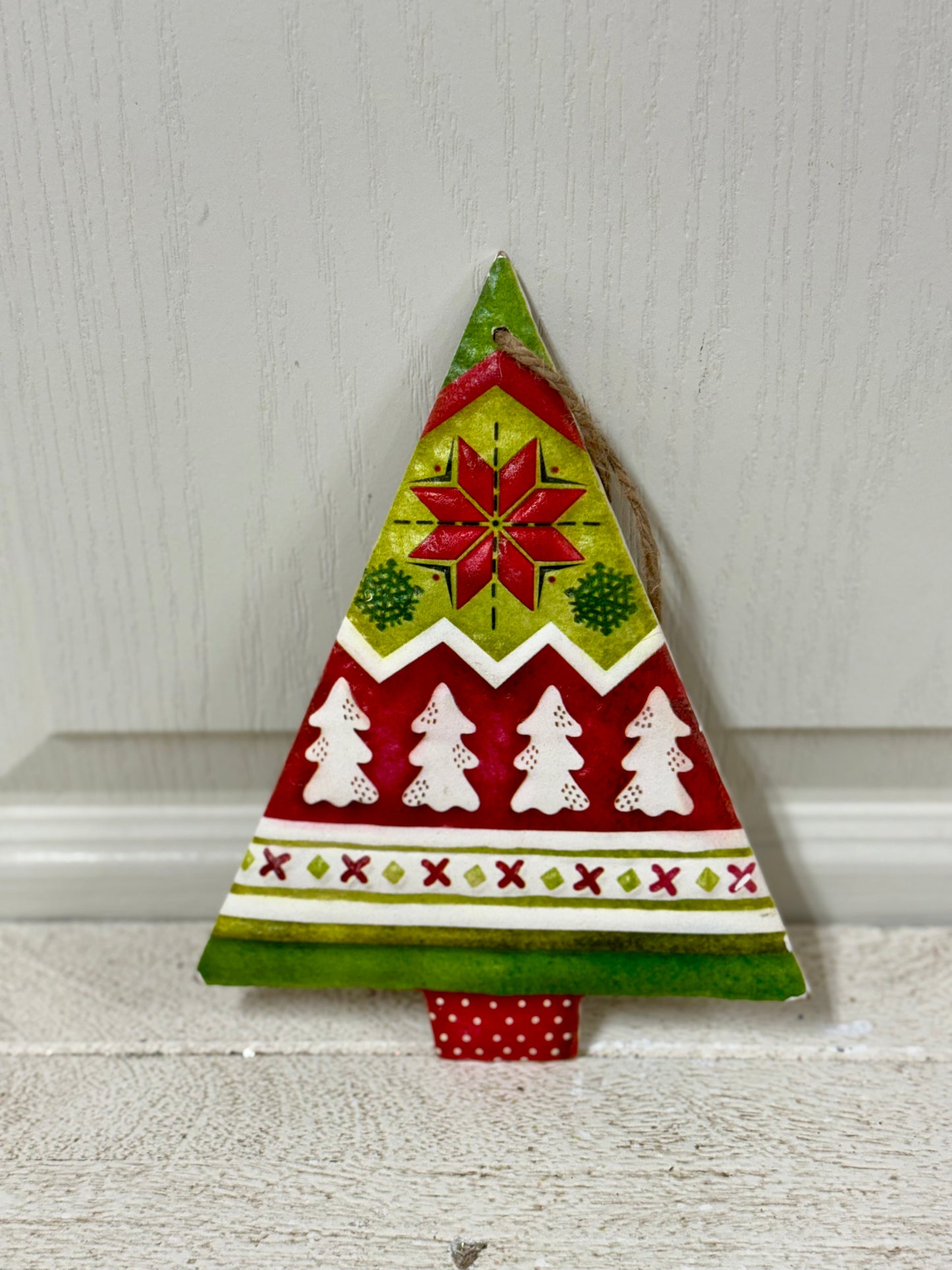 7.48 Inch Red Green And White Wood Engraved Holiday Design Three Styles