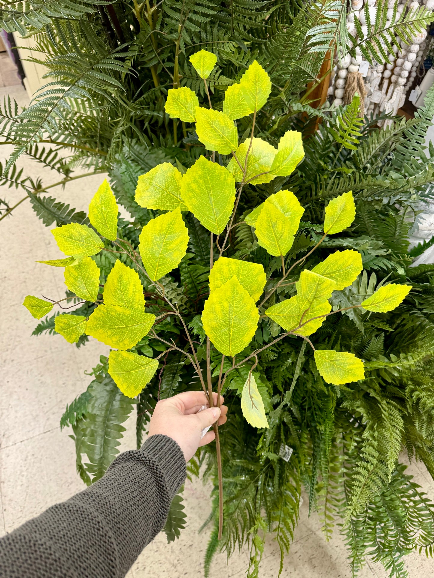 28 Inch Yellow Green Rose Leaf Spray