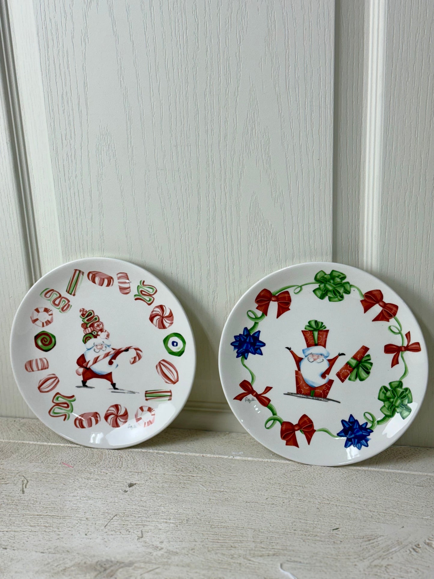 8 Inch Santa Swirls Plate Two Styles