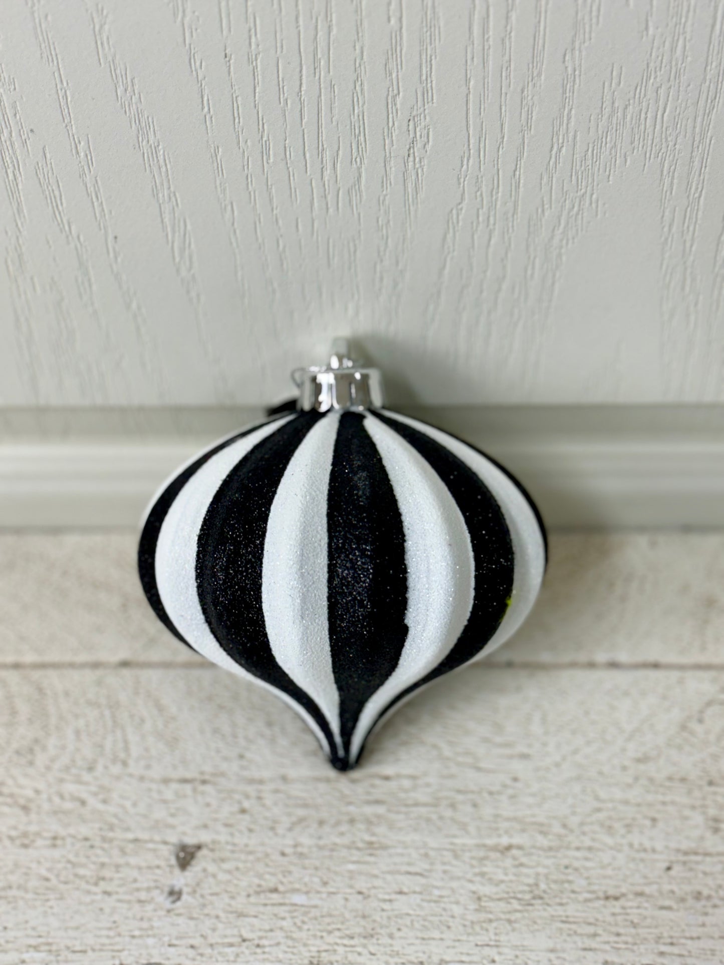 4.75 Inch Black And White Onion Shaped Finial Ornament