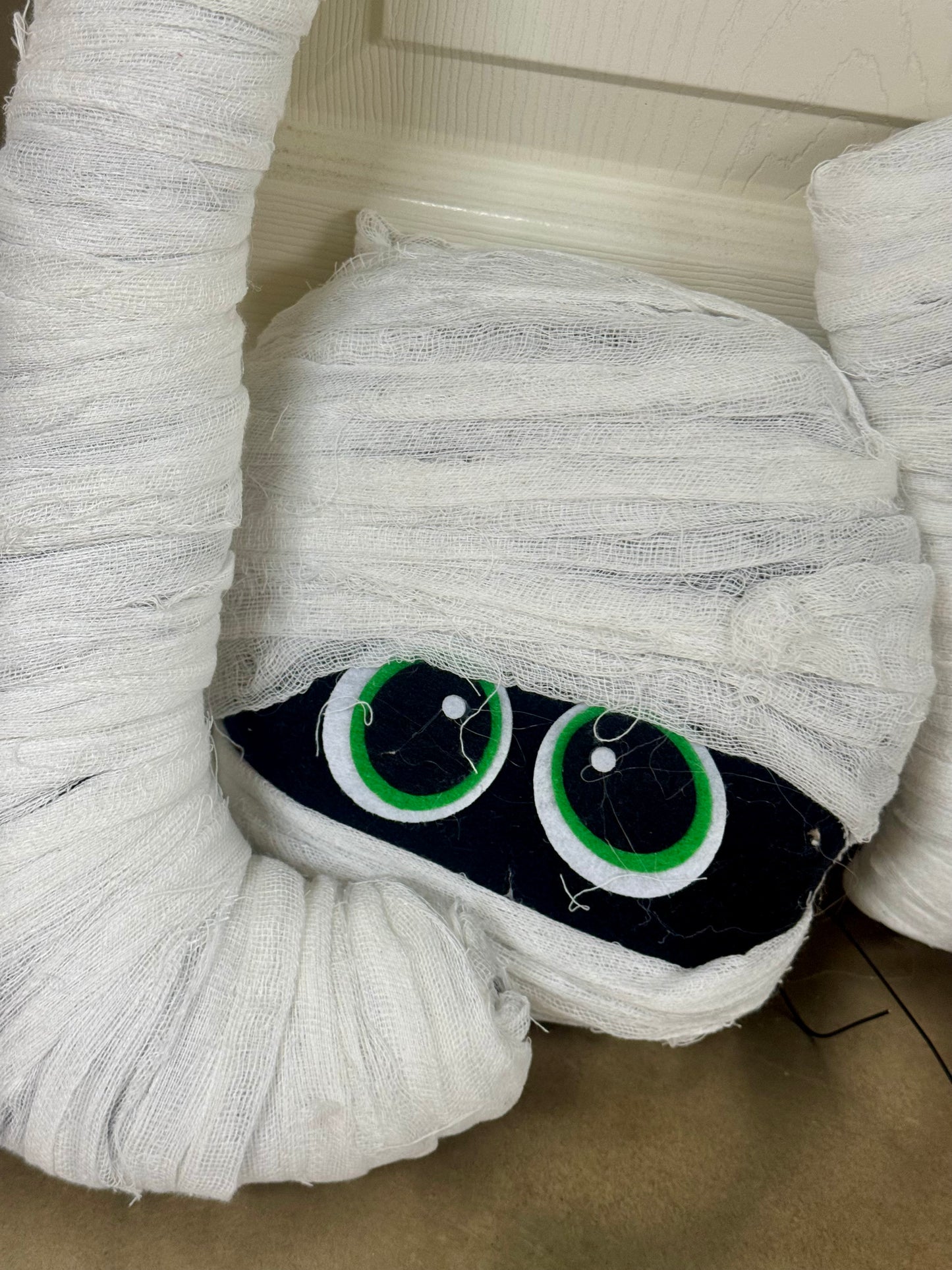 24 Inch White Mummy Wreath Kit