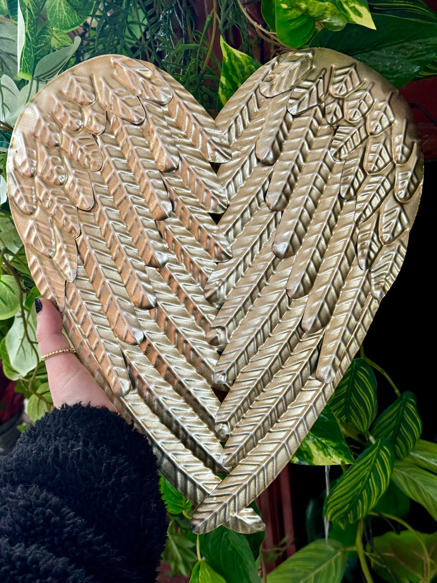 13.75 Inch Gold Tin Angel Wings Heart Sign