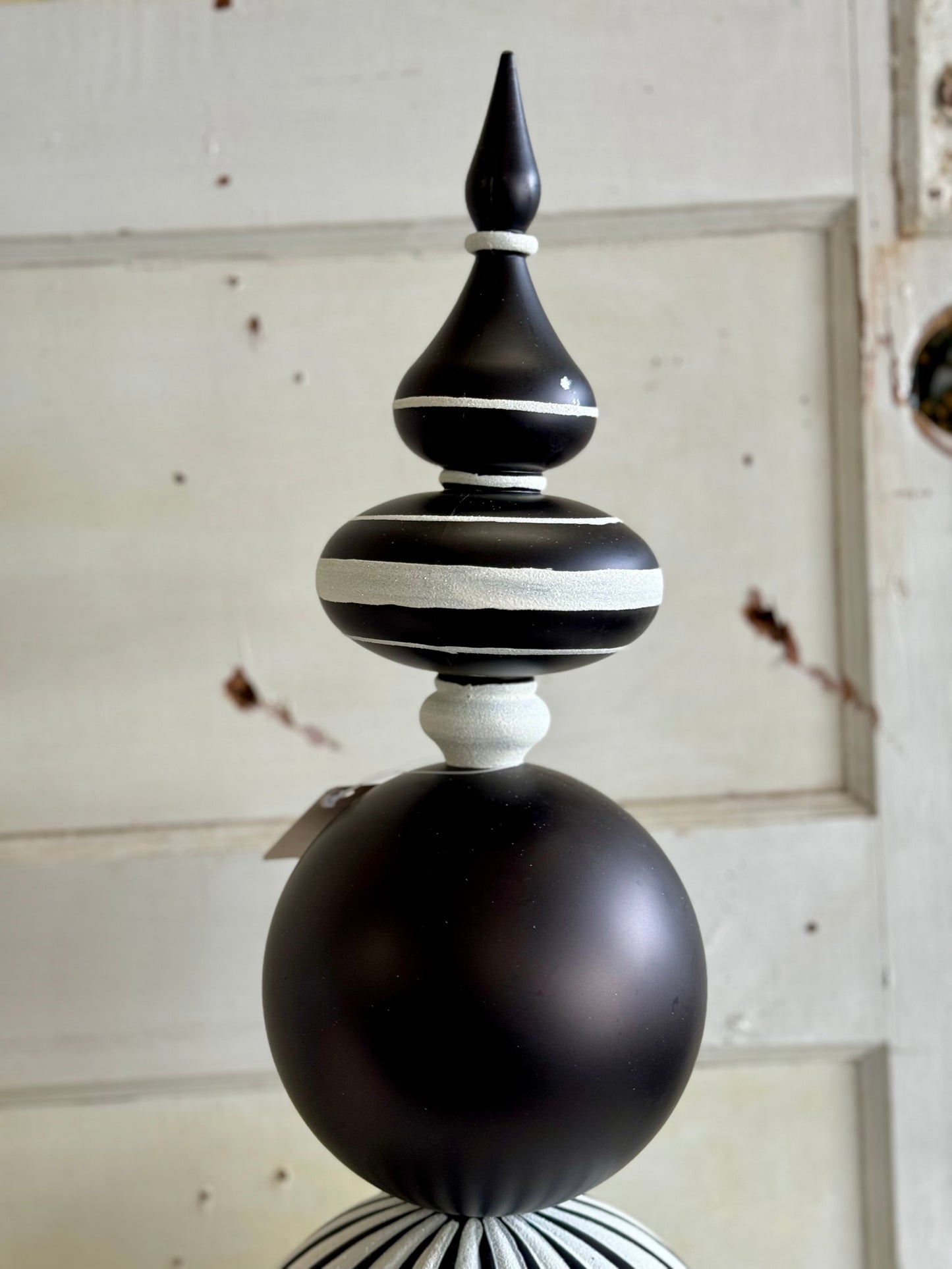 23.5 Inch Black And White Ball Finial Tree