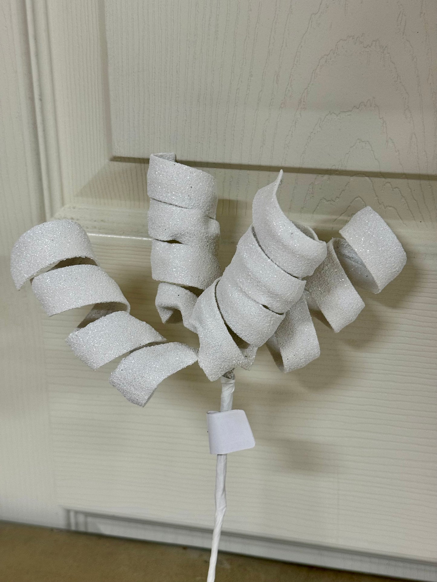 11 Inch White Glitter Curl Pick