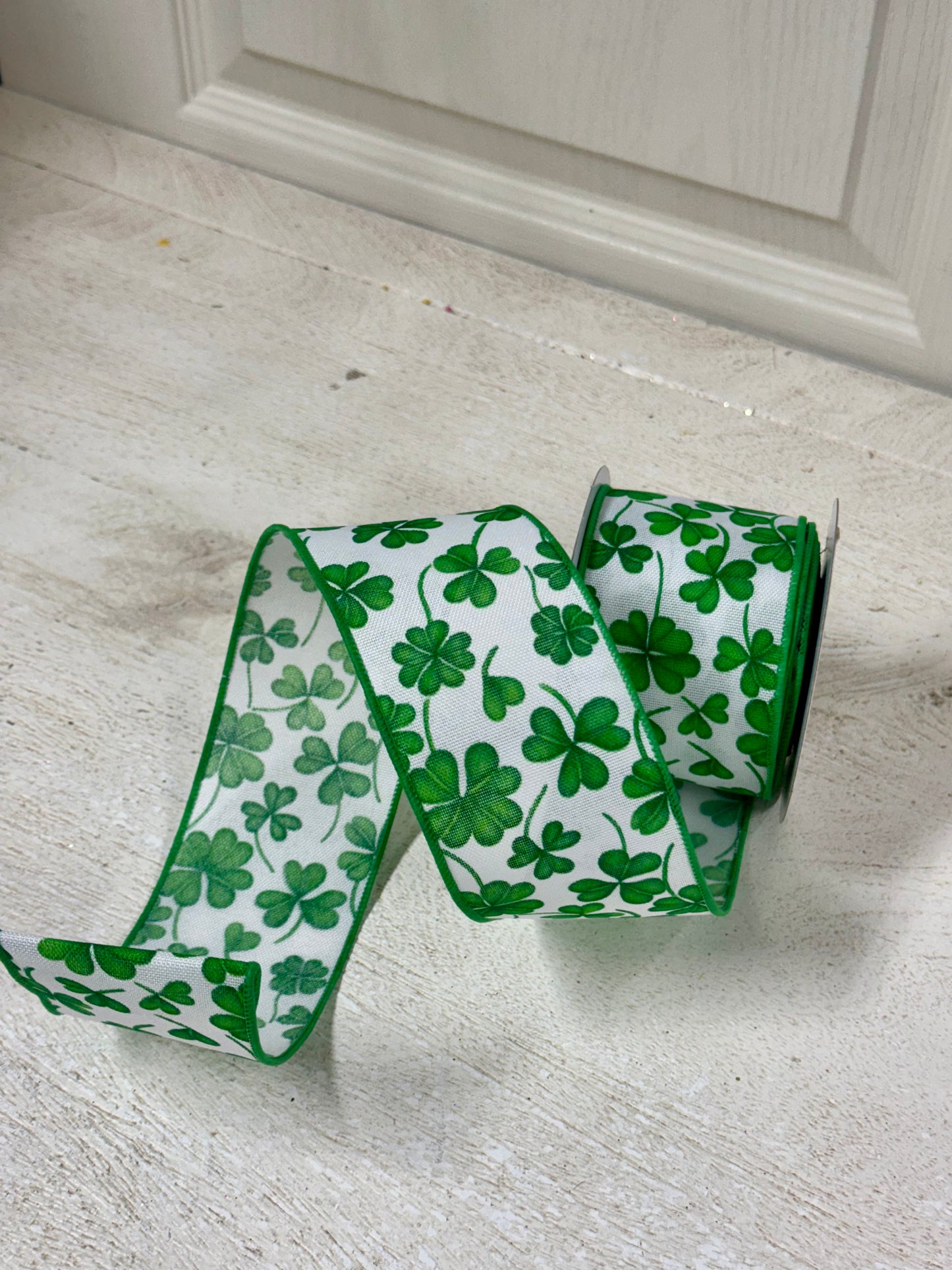2.5 Inch By 10 Yard Green And White Shamrocks Ribbon