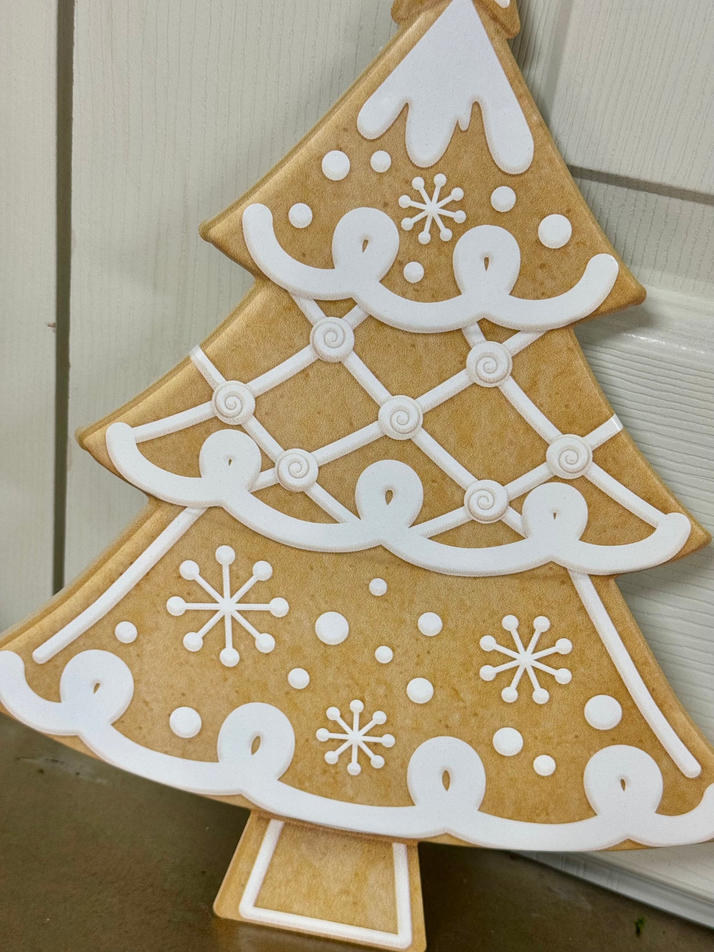 12.5 Inch Tan And White Gingerbread Cookie Tree Metal Sign