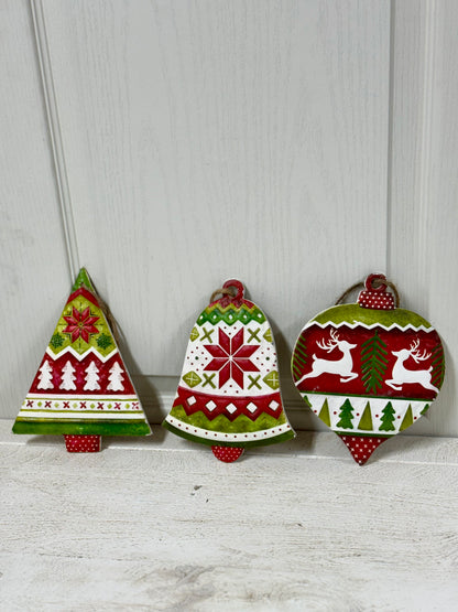 7.48 Inch Red Green And White Wood Engraved Holiday Design Three Styles