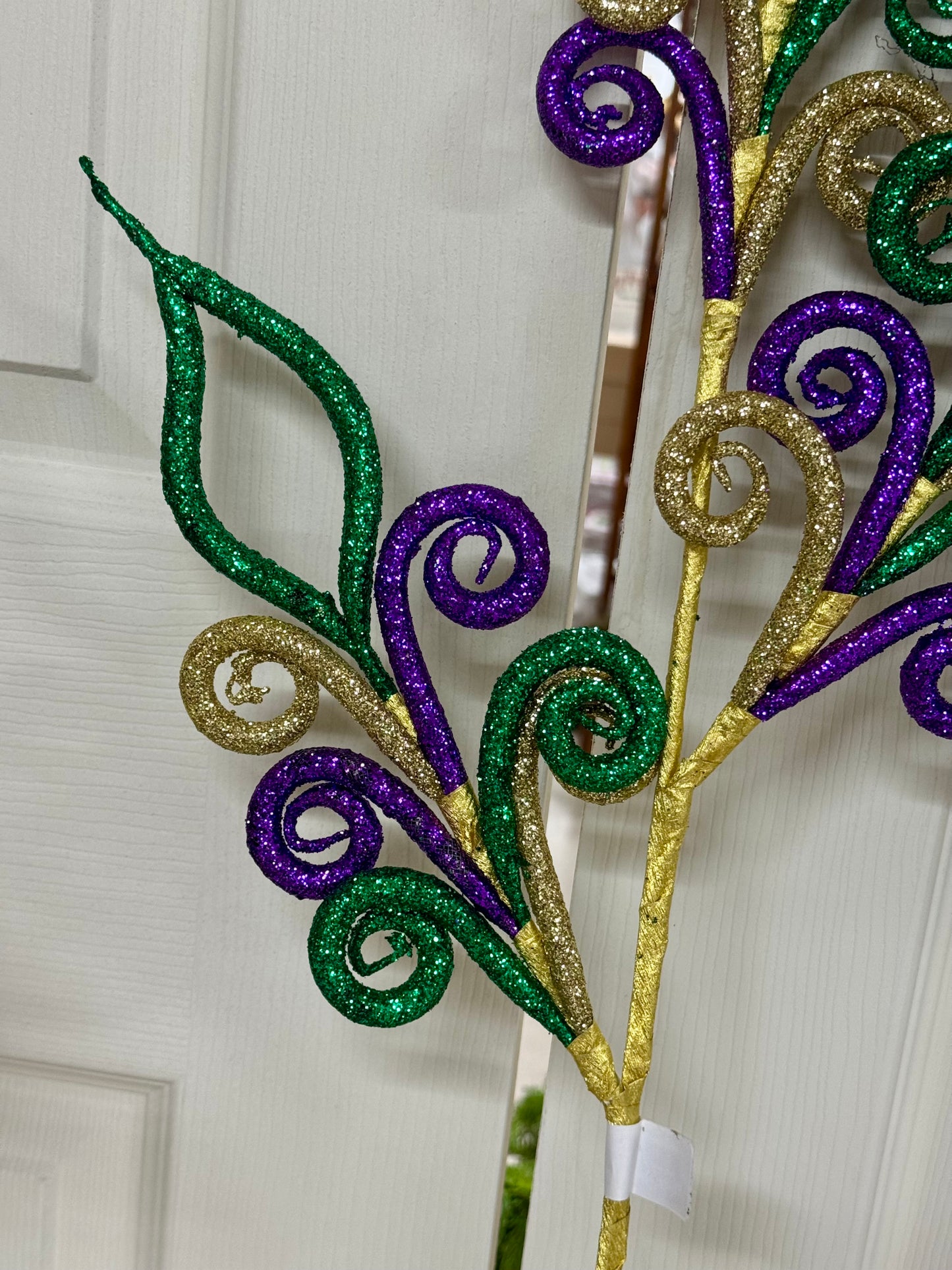 31 Inch Mardi Gras Pointed Curled Tubing Spray