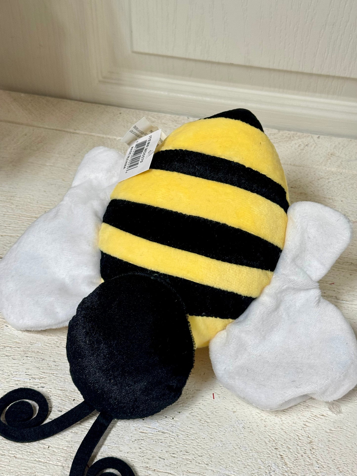 11 Inch Bumble Bee Wreath Kit