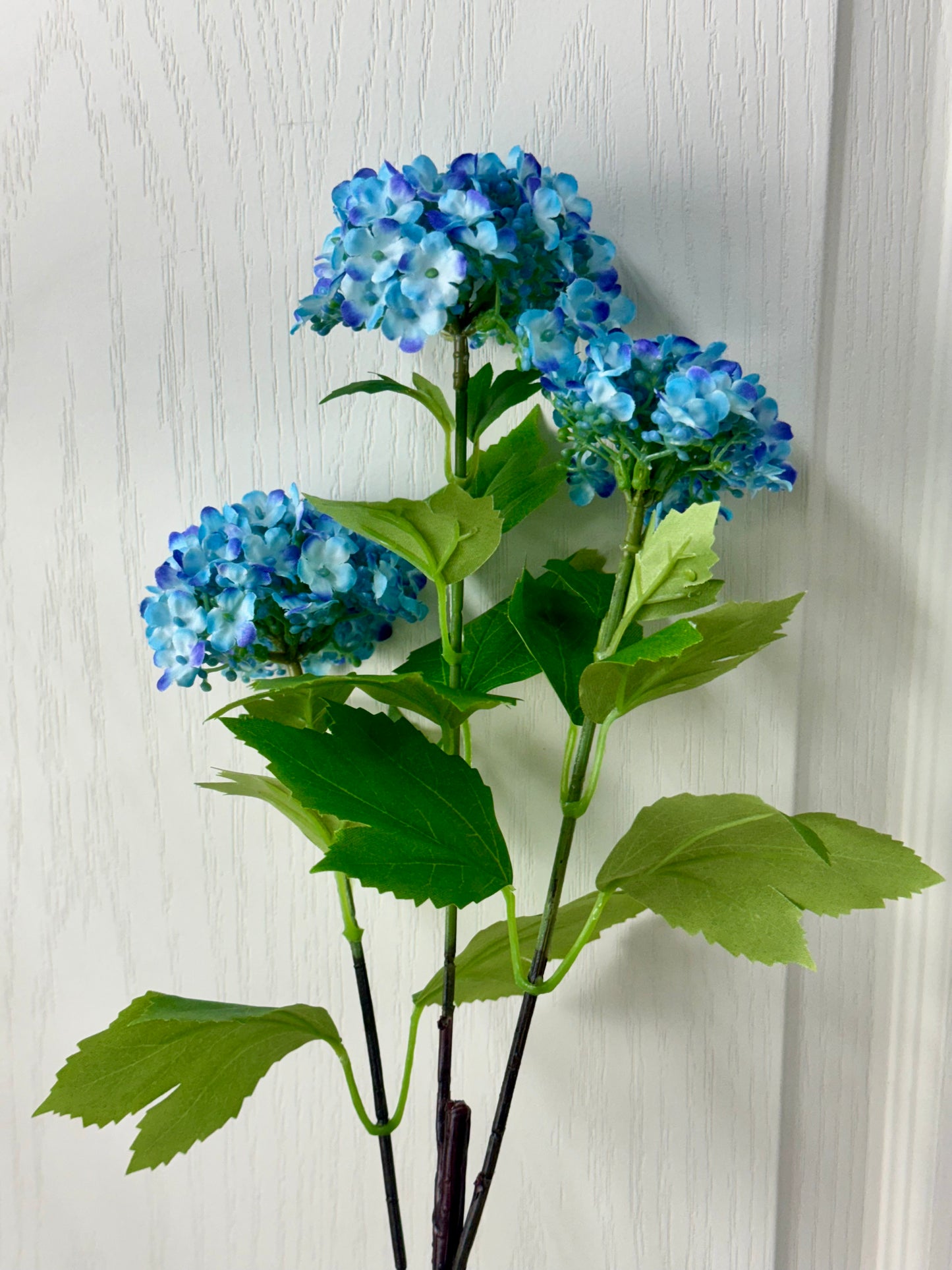 28 Inch Blue Snowball Spray