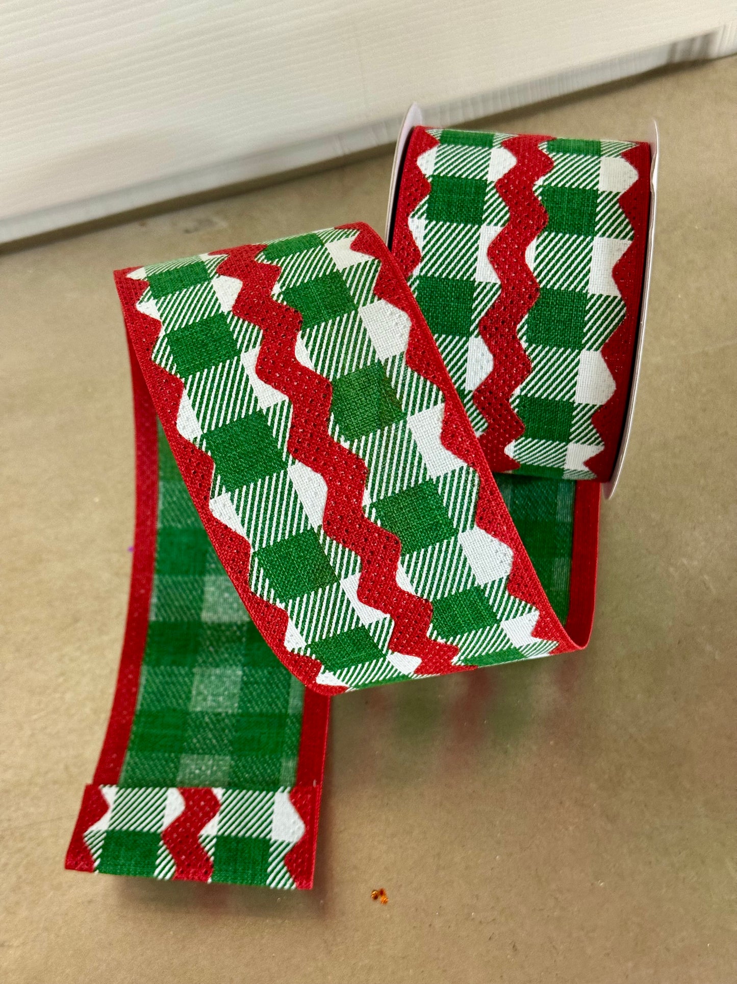 2.5 Inch By 10 Yard Emerald And Red Ric Rac On Plaid Ribbon