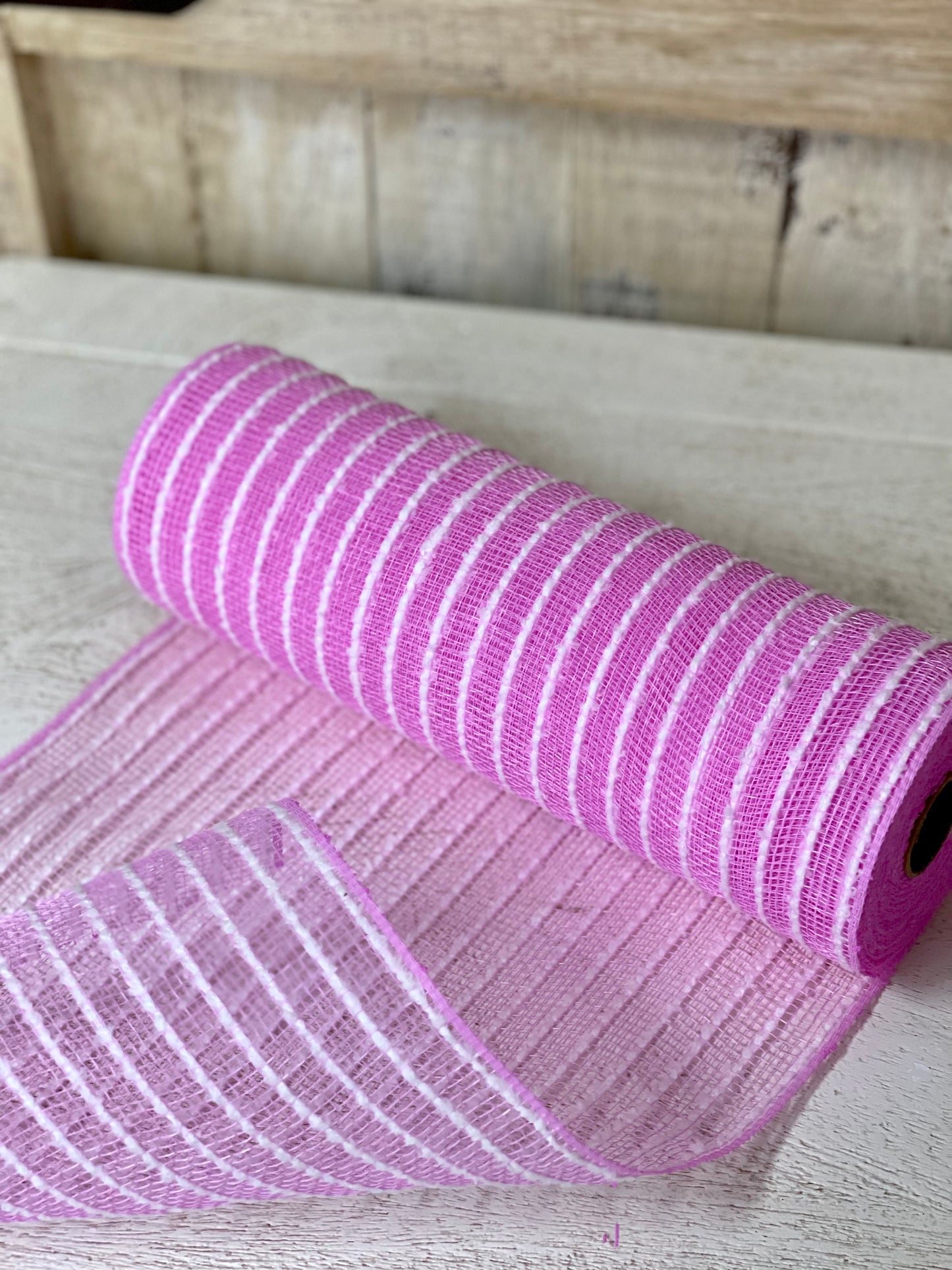 10.25 Inch By 10 Yard Pink And White Drift Mesh