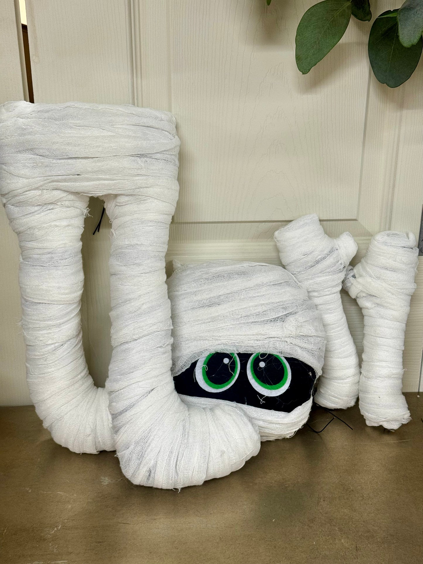 24 Inch White Mummy Wreath Kit