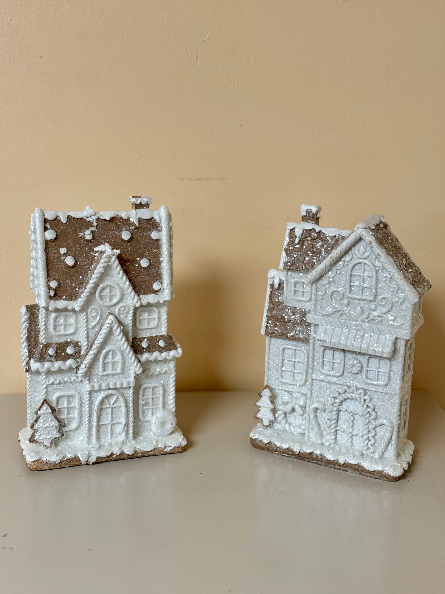 8.27 Inch Resin Glitter Gingerbread House Two Styles