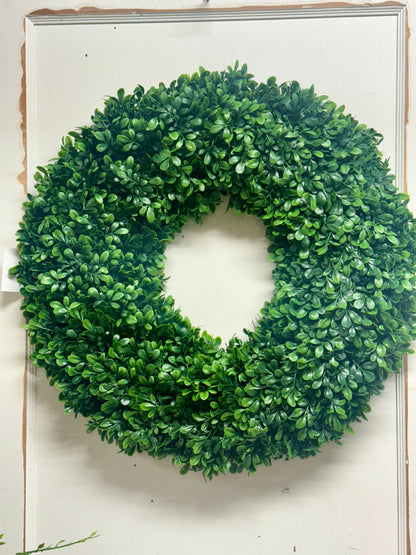 22 Inch Green Round Boxwood Wreath