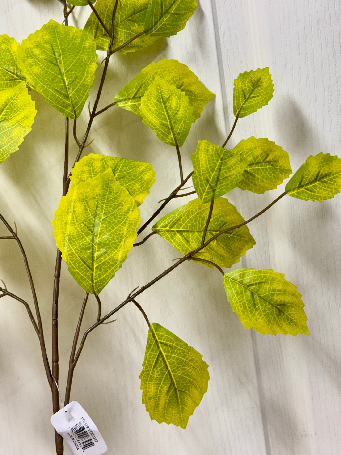 28 Inch Yellow Green Rose Leaf Spray