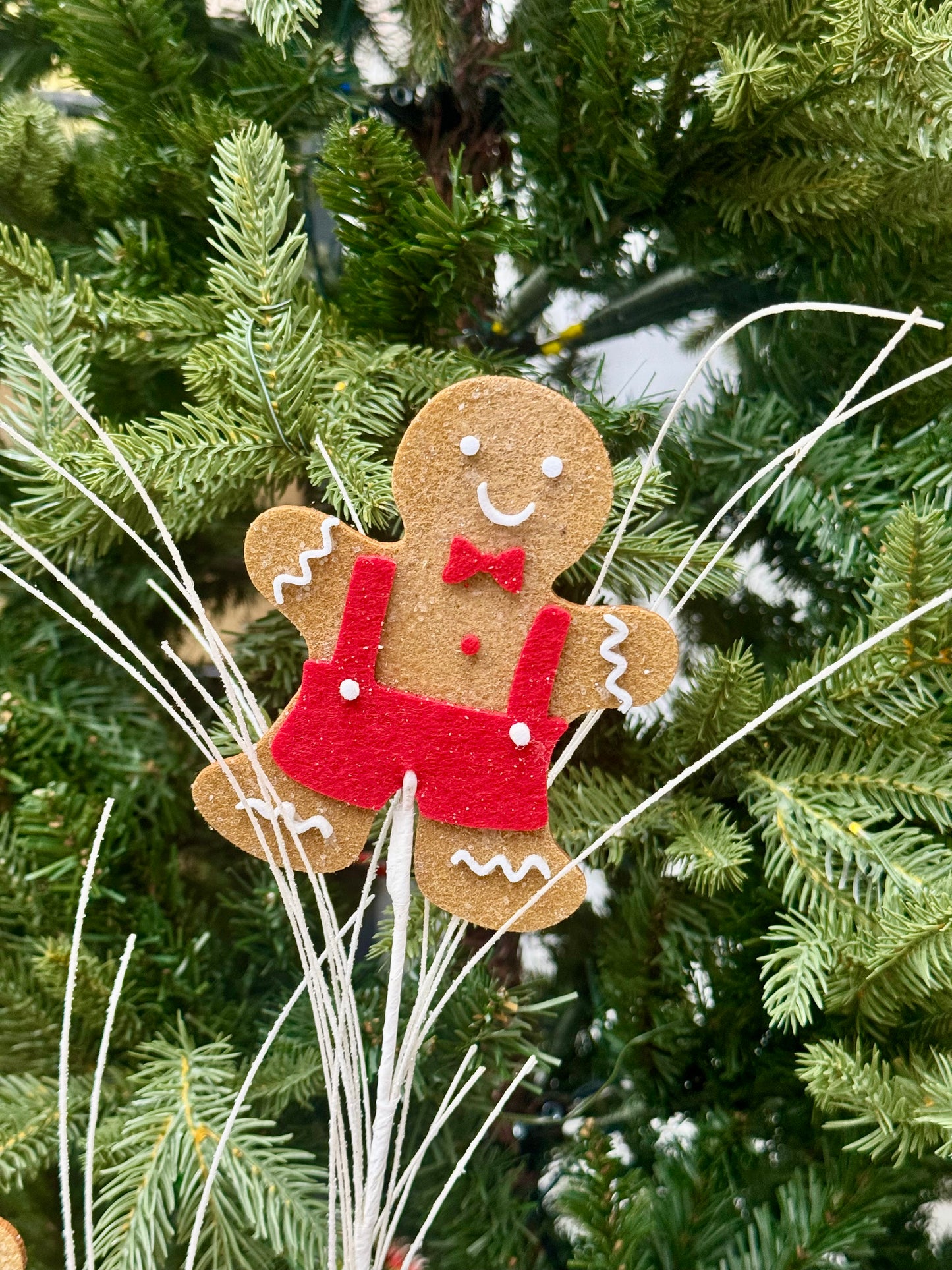 31 Inch Red And White Gingerbread Man And Girl Spray