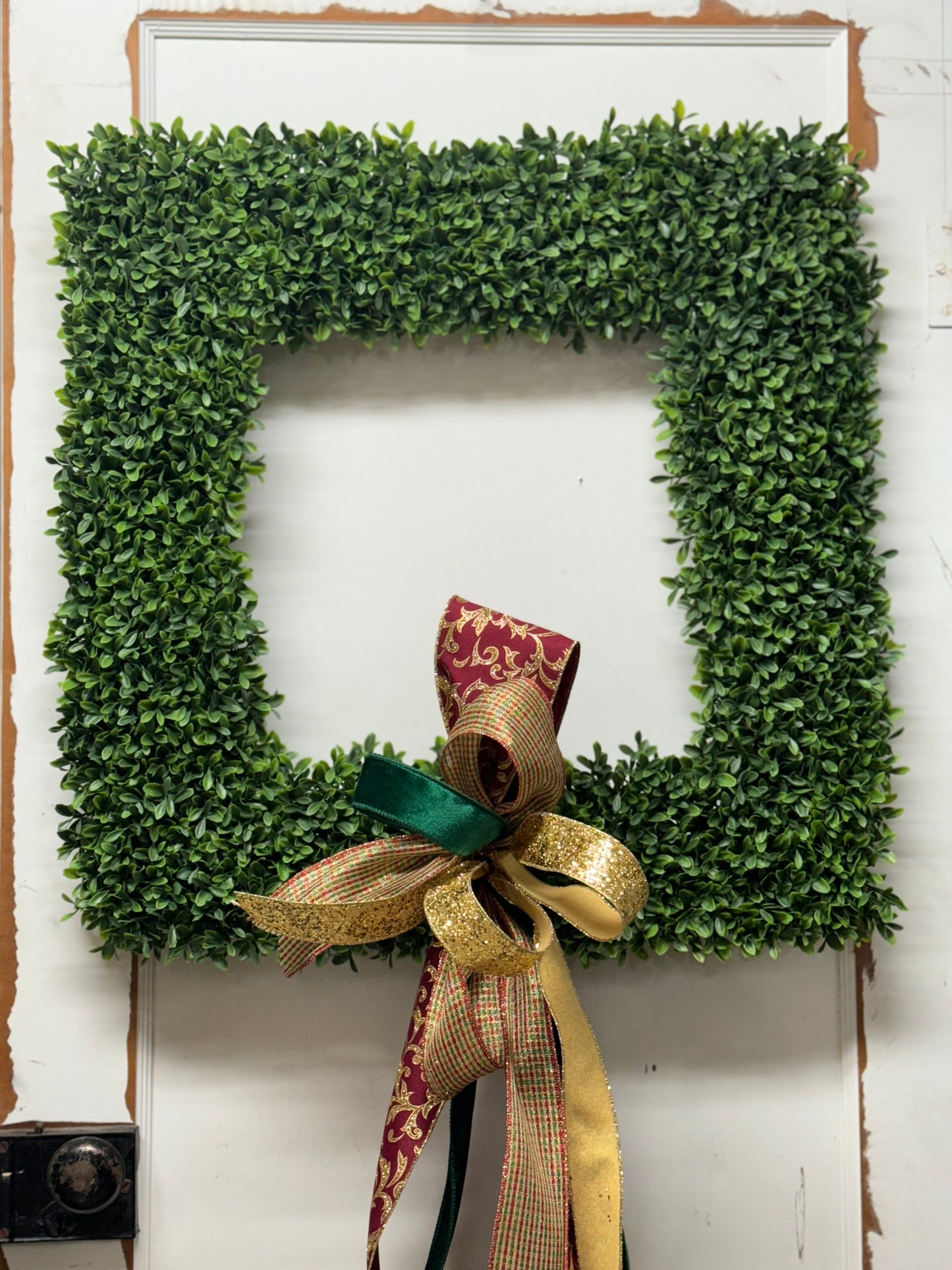 25 Inch Boxwood Square Wreath