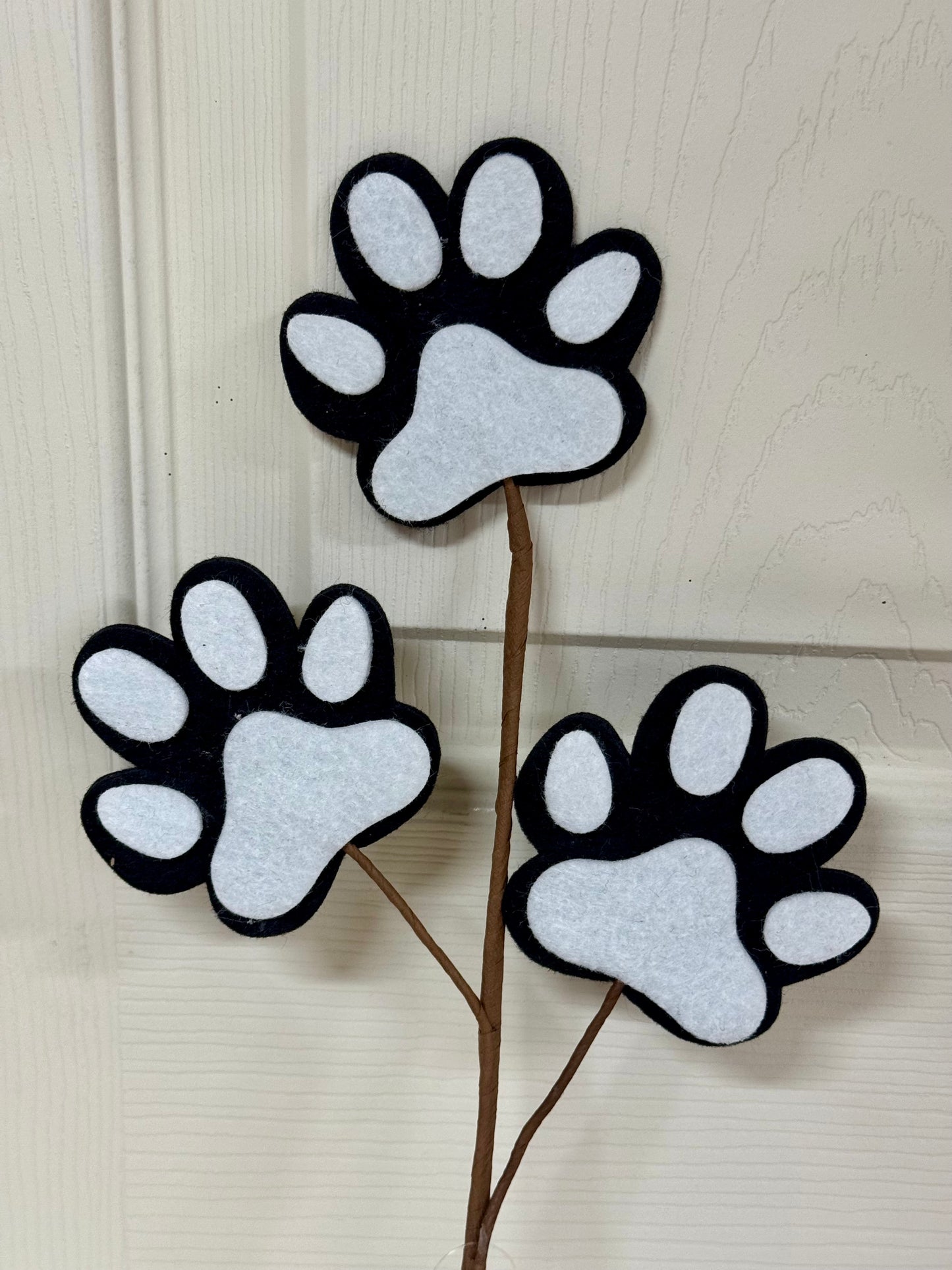 13.5 Inch Black And White Felt Pawprint Spray