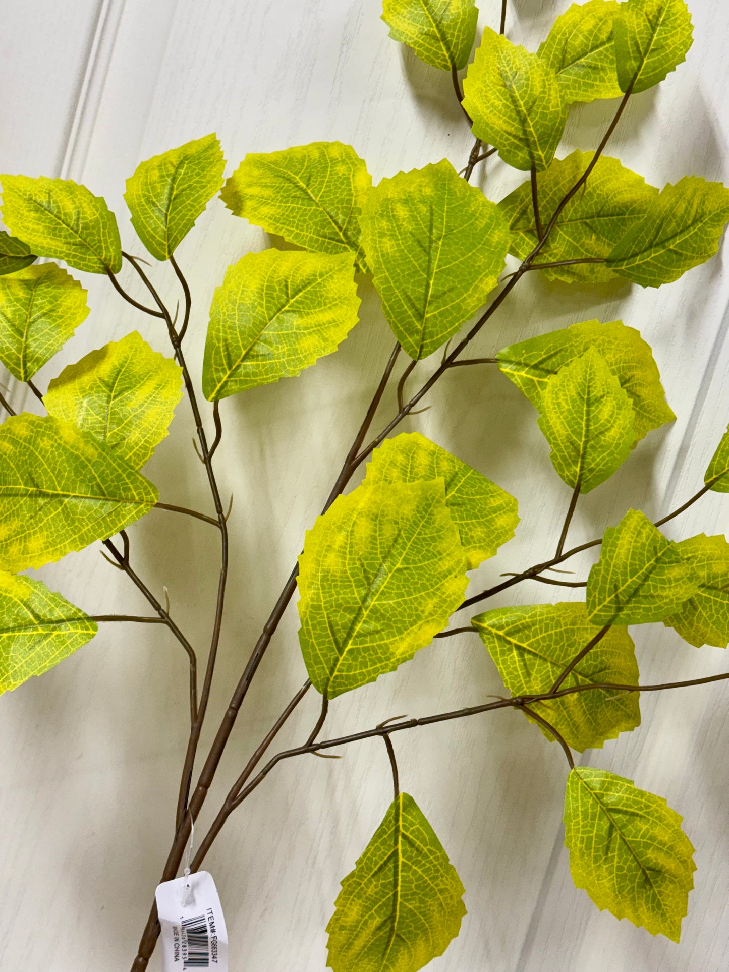 28 Inch Yellow Green Rose Leaf Spray