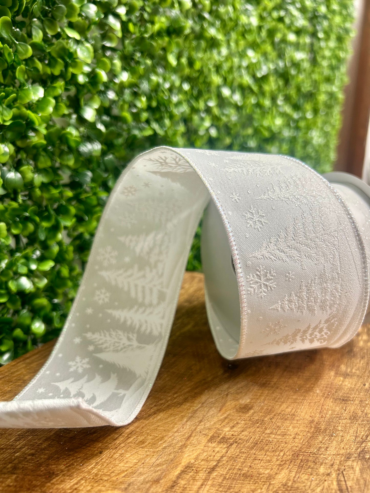 2.5 Inch By 10 Yard Glitter White Christmas Tree On White Background Ribbon