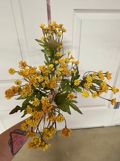 21 Inch Yellow Queen Ann Lace Bush