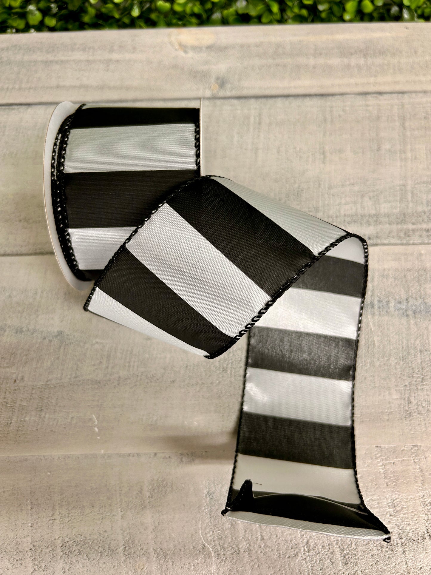 2.5 Inch By 10 Yard Black And White Horizontal Stripes Ribbon
