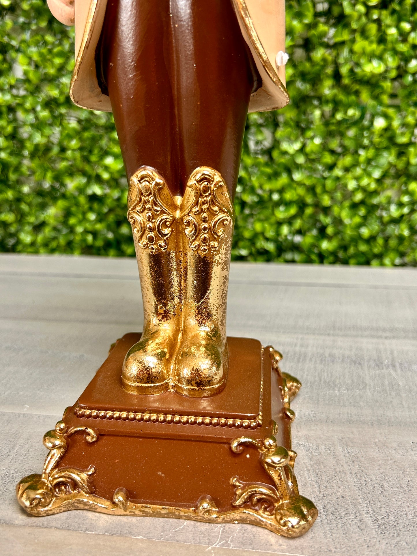 15 Inch Le Chocolate Nutcracker With Dessert