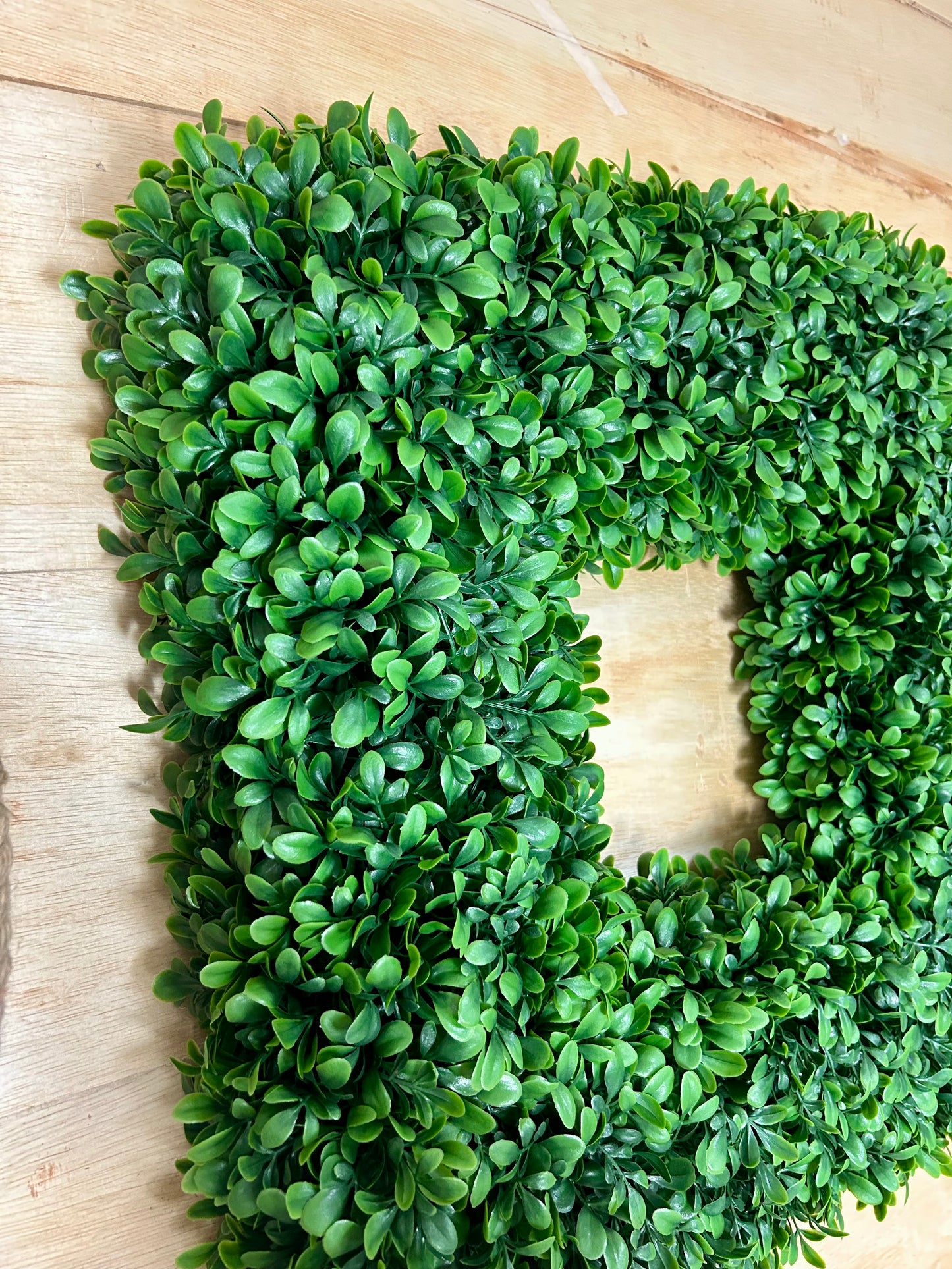 20 Inch Dark Green Boxwood Square Wreath