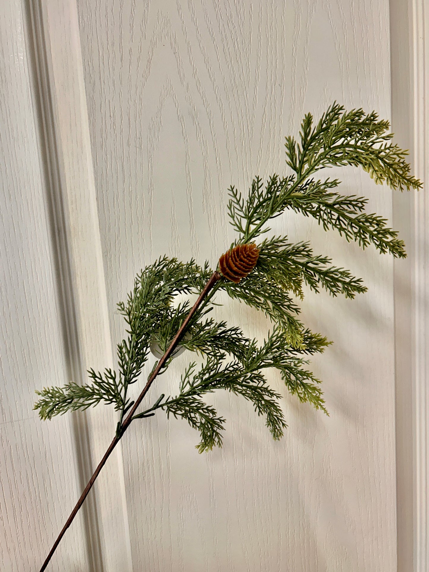 22.5 Inch Fresh Touch Cedar Spray