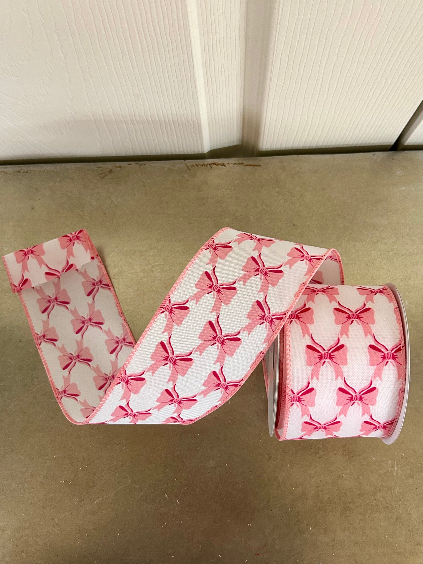 2.5 Inch By 10 Yard Pink Bows On White Background Ribbon