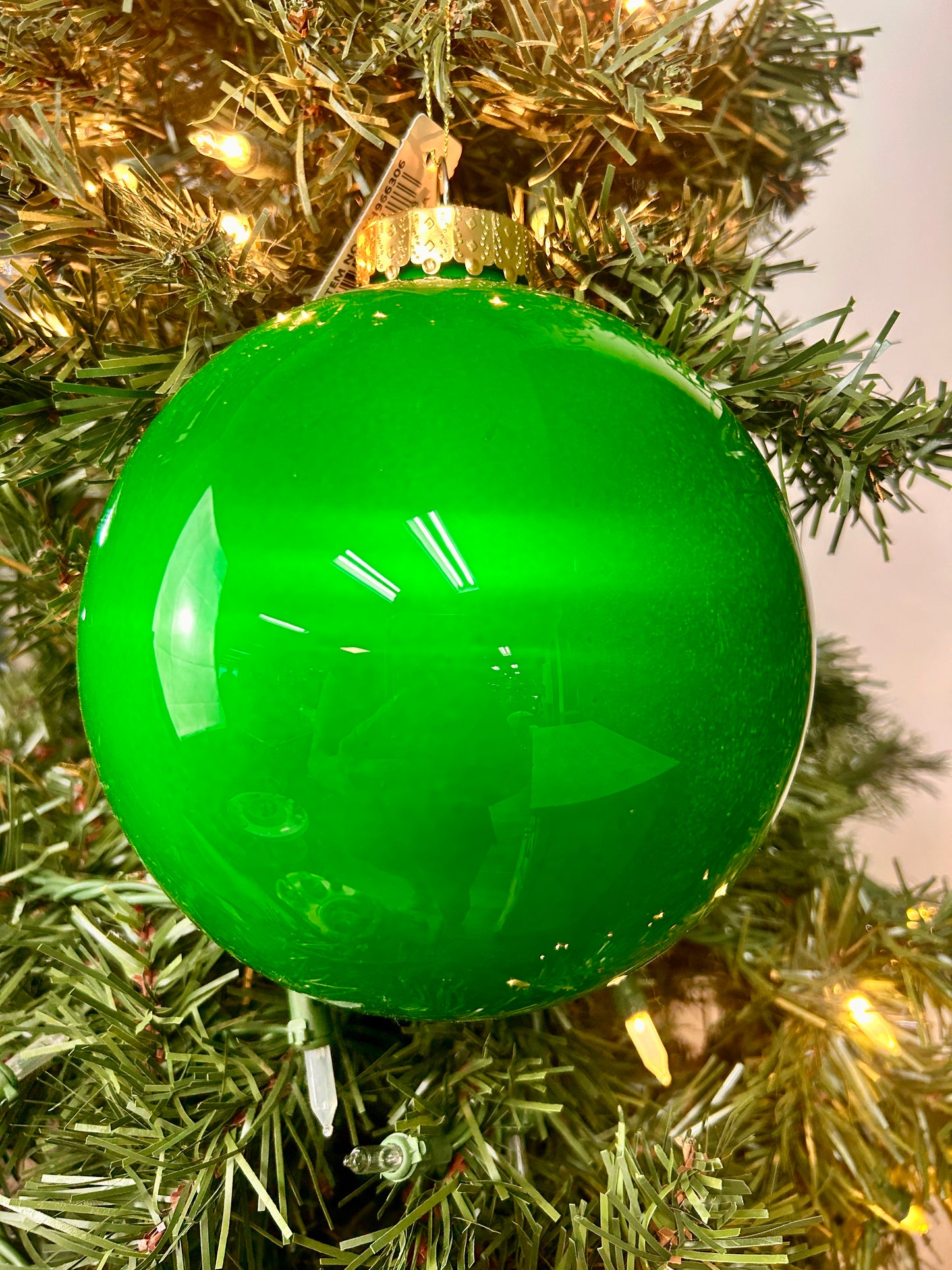 6 Inch Emerald Green Lacquer Ornament Ball