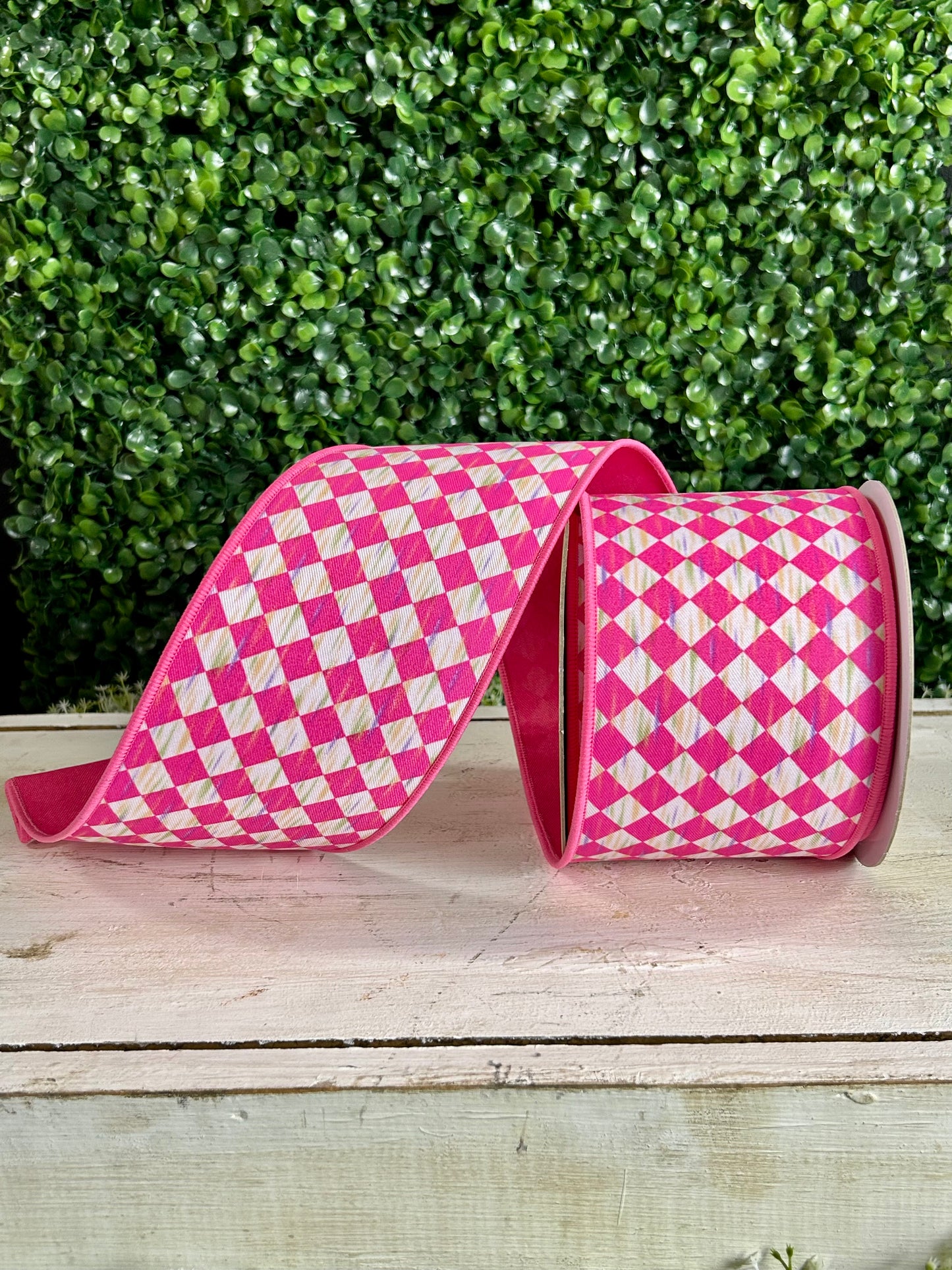 4 Inch By 10 Yard Hot Pink And White Antique Diamond Fused Ribbon