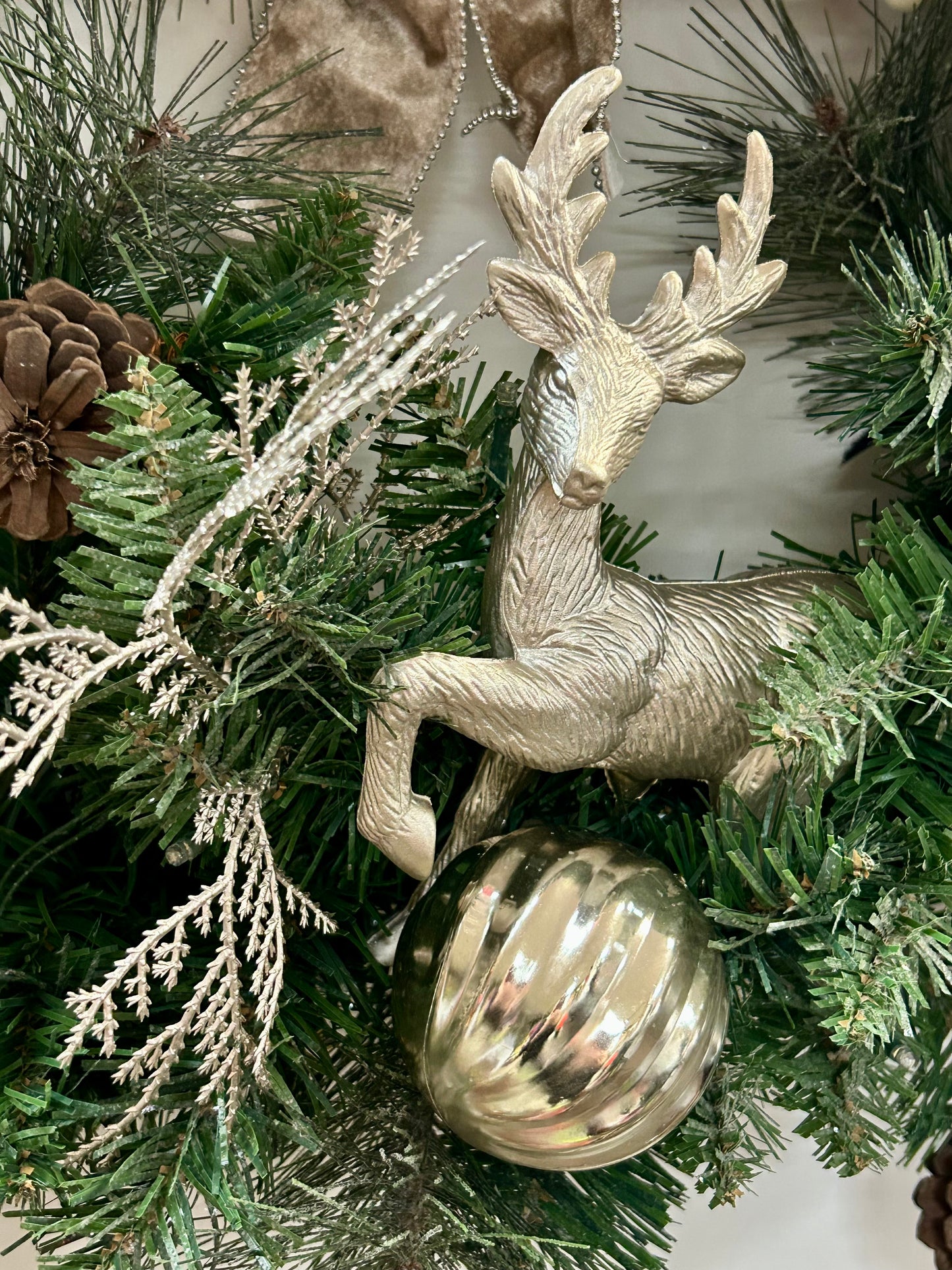 25 Inch Pre Lit Silver Reindeer And Pinecone Wreath