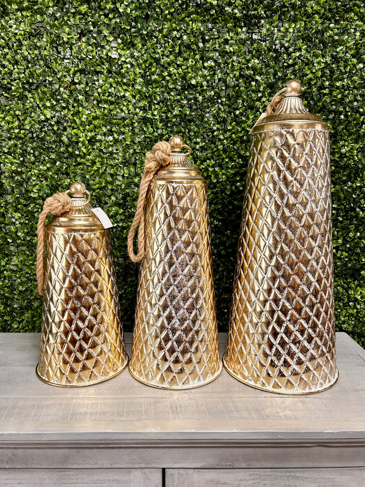 Metal Gold Long Bell Hang Three Assorted