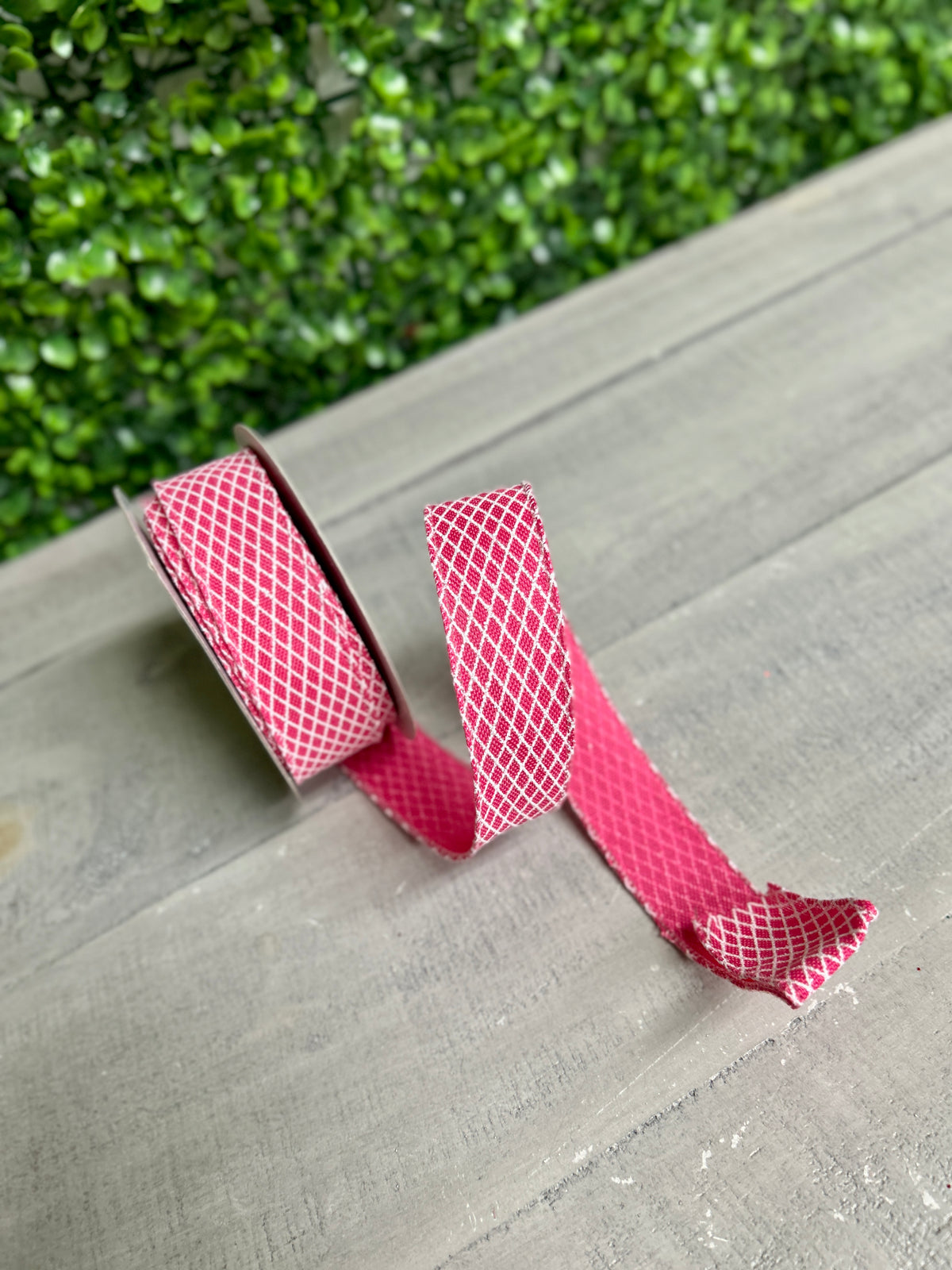 7/8 Inch By 10 Yard Fuchsia And White Mini Harlequin Ribbon