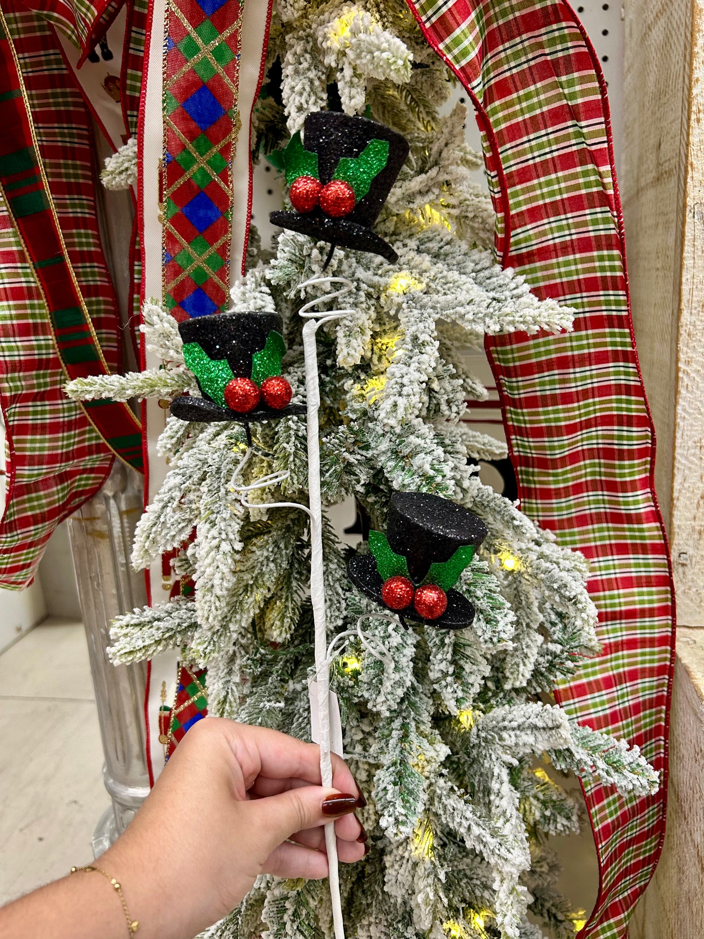 22 Inch Glitter Fabric Top Hat Spray