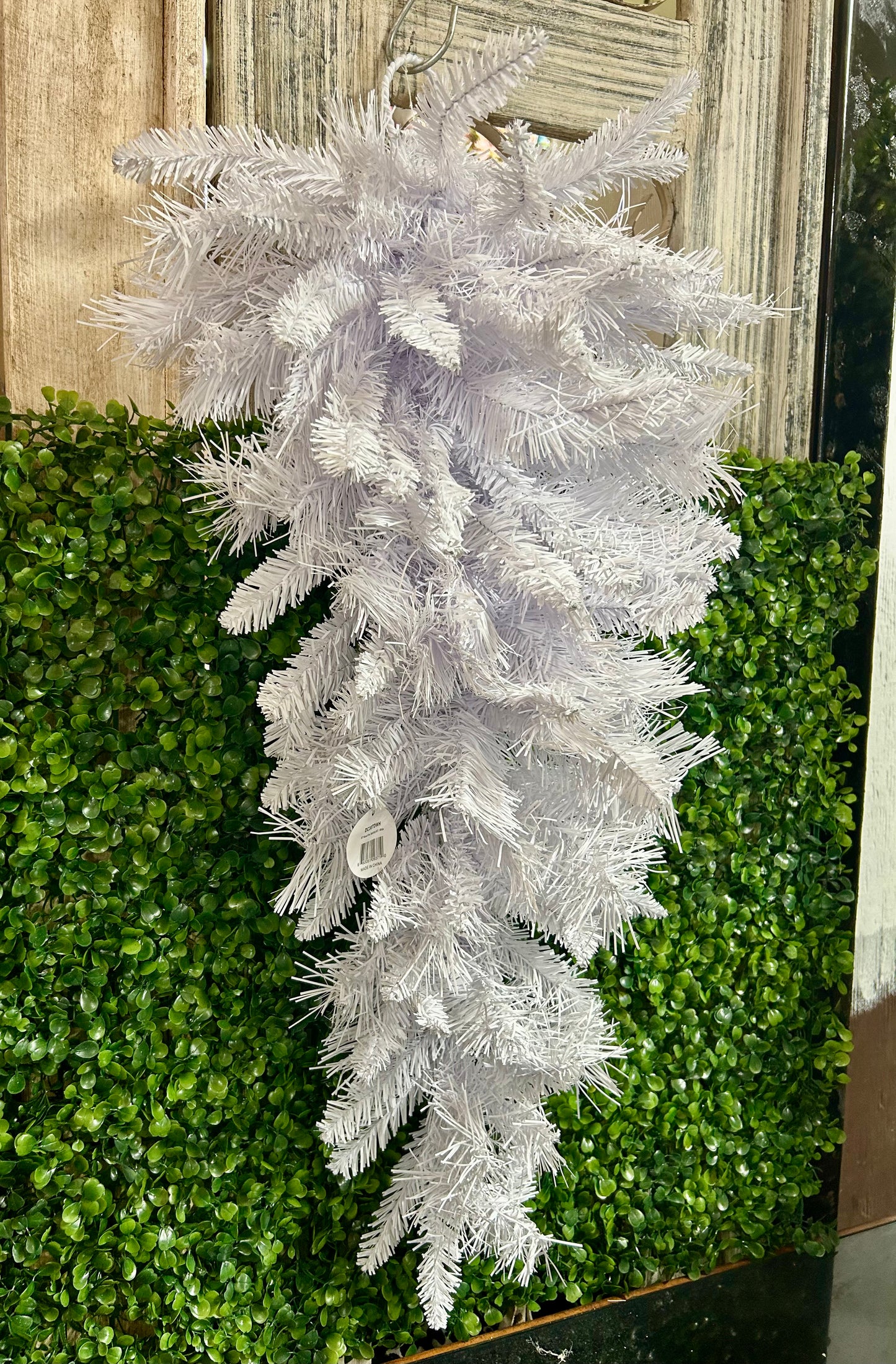 30 Inch White Mixed Pine Teardrop