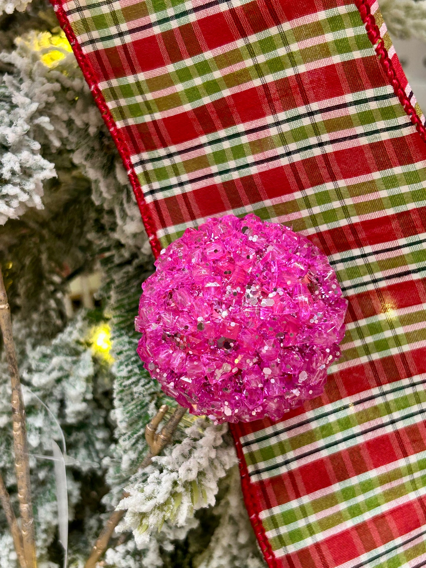 26 Inch Hot Pink Ice Ball Spray