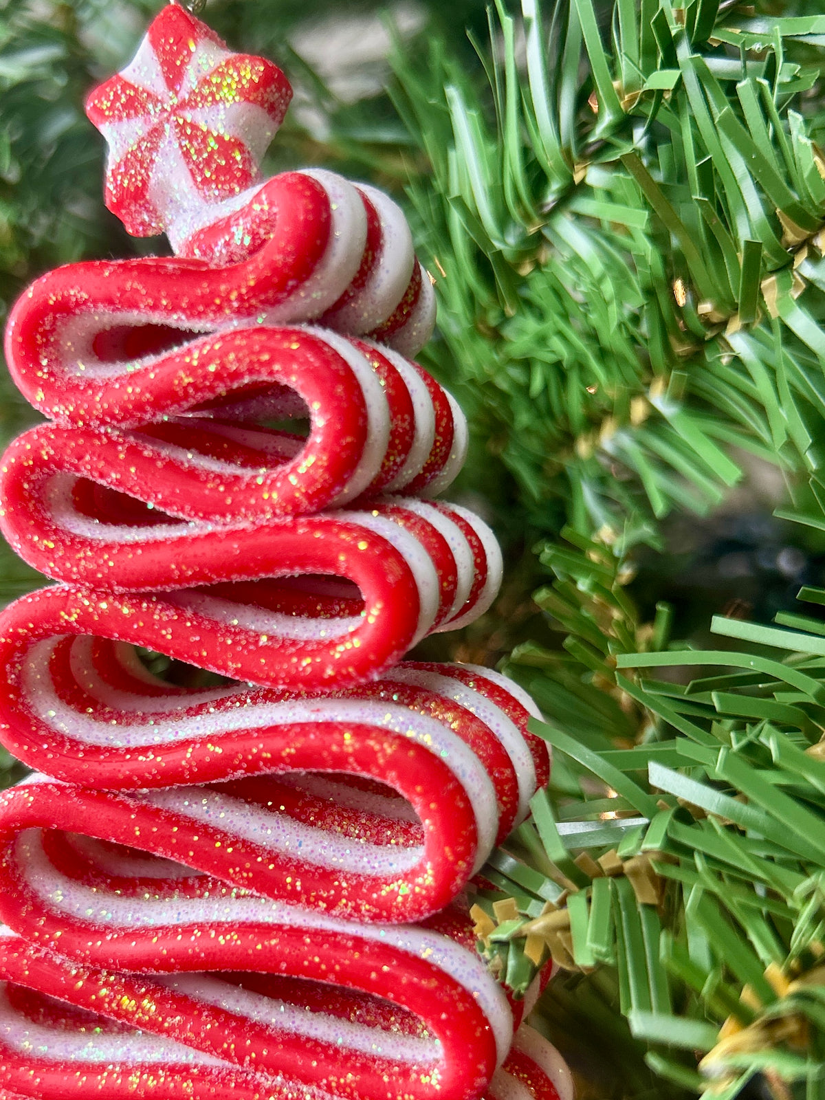 5 Inch Red And White Acrylic Ribbon Candy Tree Ornament