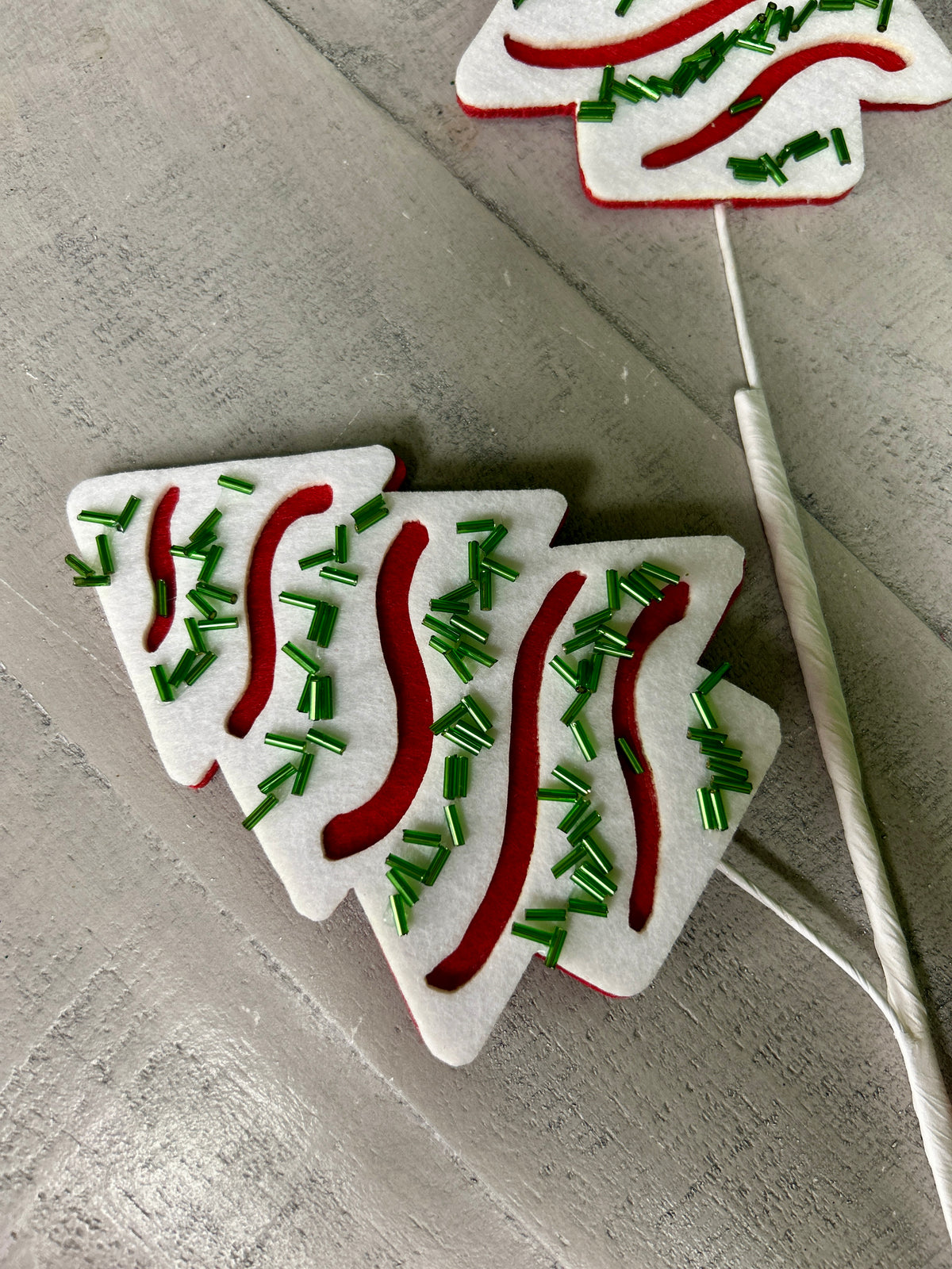 27 Inch Felt Beaded Christmas Tree Cake Spray