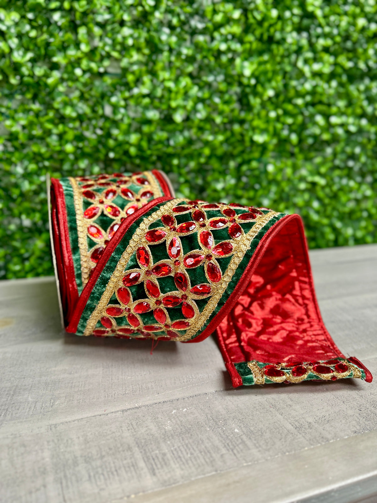 John Mark 4 Inch By 5 Yard Green Velvet Red Floret Center Ribbon