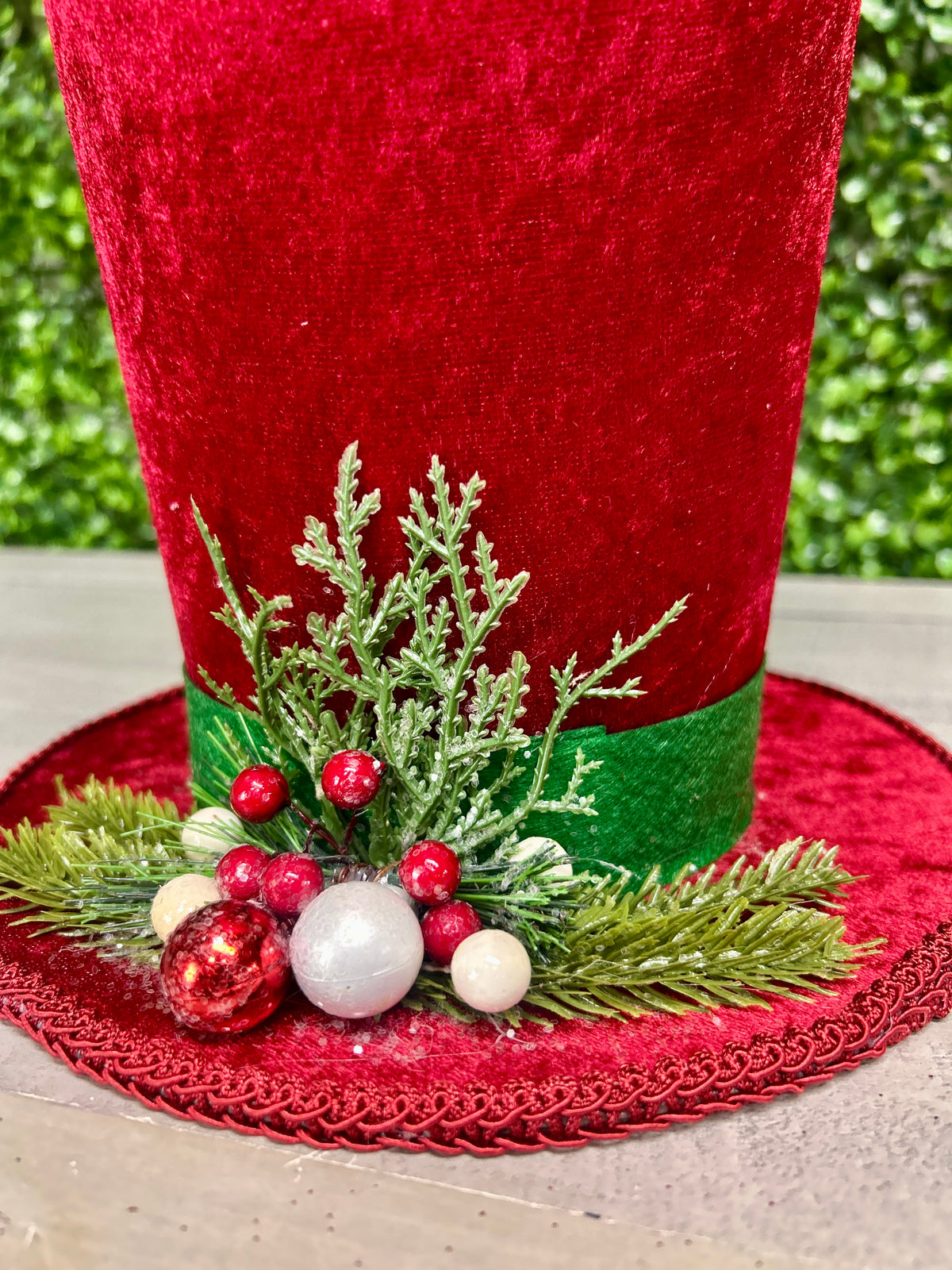 10.5 Inch Holly Pine Top Hat