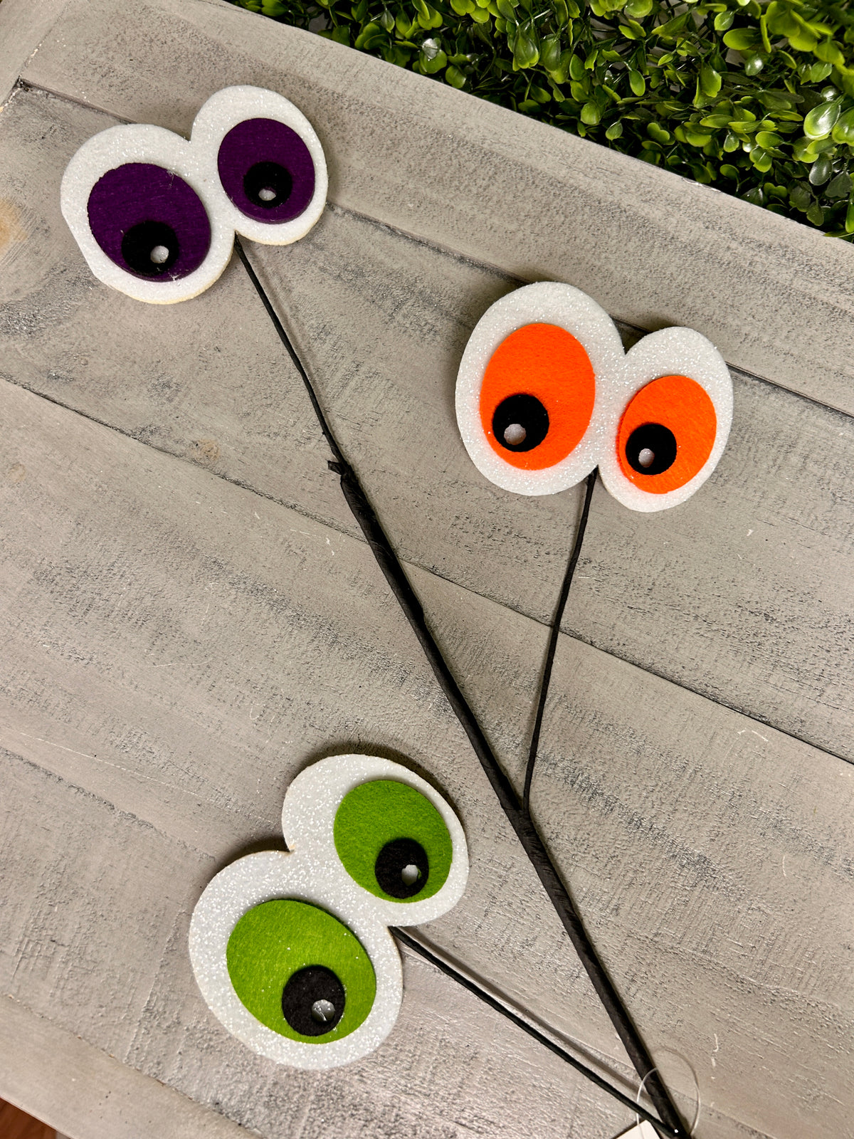 30 Inch Glitter Felt Eyeball Spray