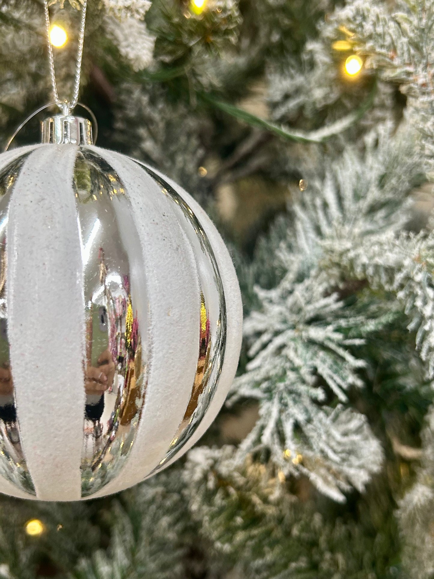 4 Inch Silver And White Ball Ornament