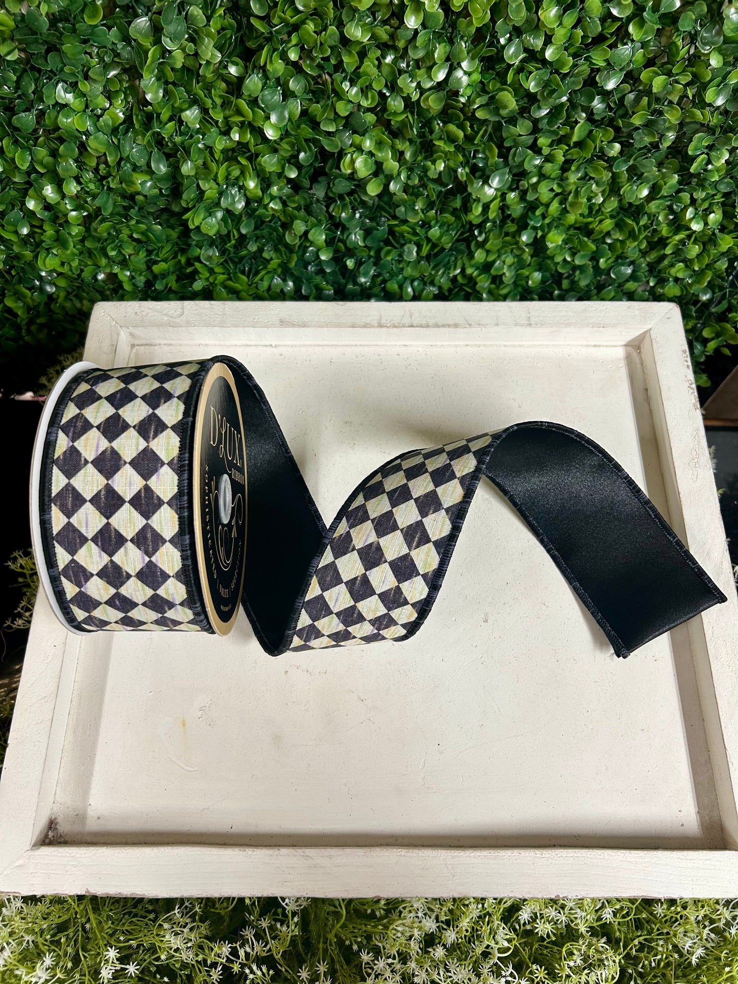 2.5 Inch By 10 Yard Black And Cream Antique Diamond Fused Ribbon